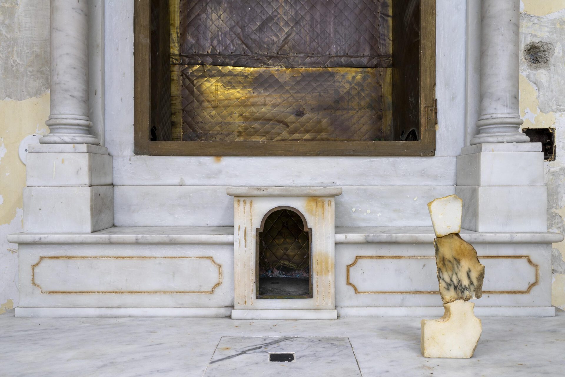 Jorge Peris Dolmen, Rapsodia, 2014 – marble, oil / marmo, olio