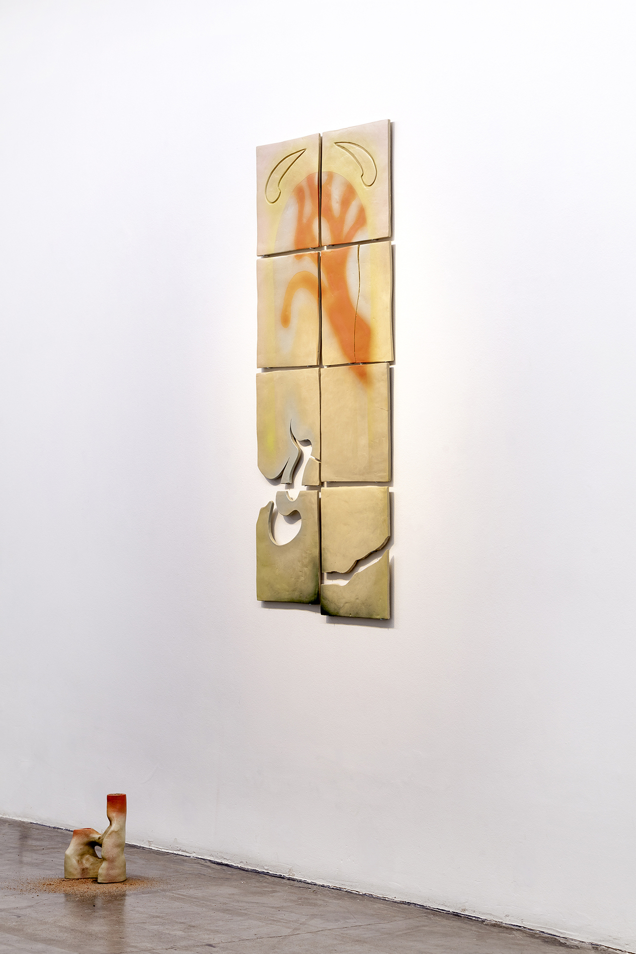 Present Yet-to-Be. Lisann Lillevere & Johanna Ruukholm. Holy Ghost, 2021, installation, ceramics, sand. Photo by Roman-Sten Tõnissoo