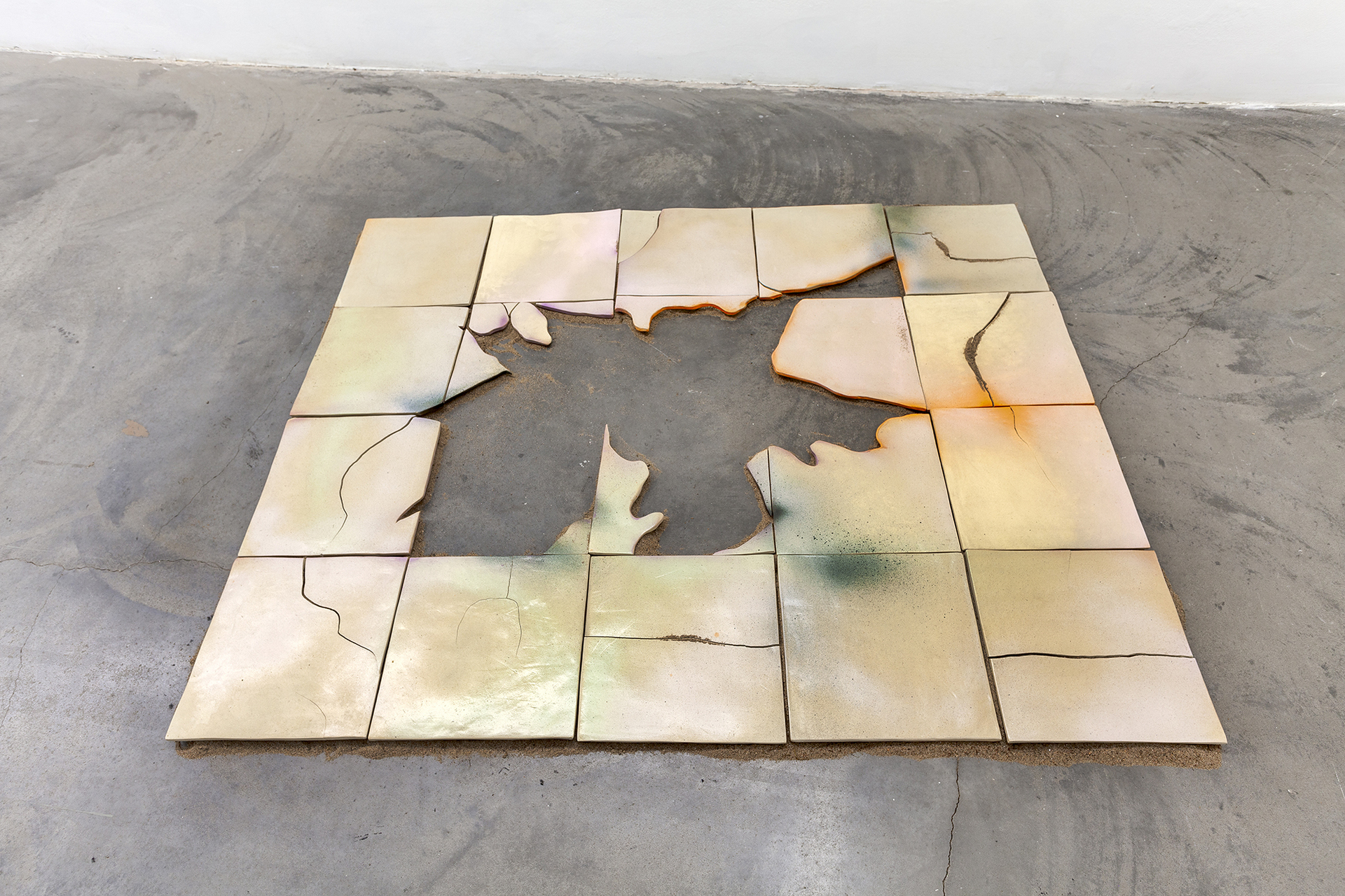 Present Yet-to-Be. Lisann Lillevere & Johanna Ruukholm. Holy Ghost, 2021, installation, ceramics, sand. Photo by Roman-Sten Tõnissoo