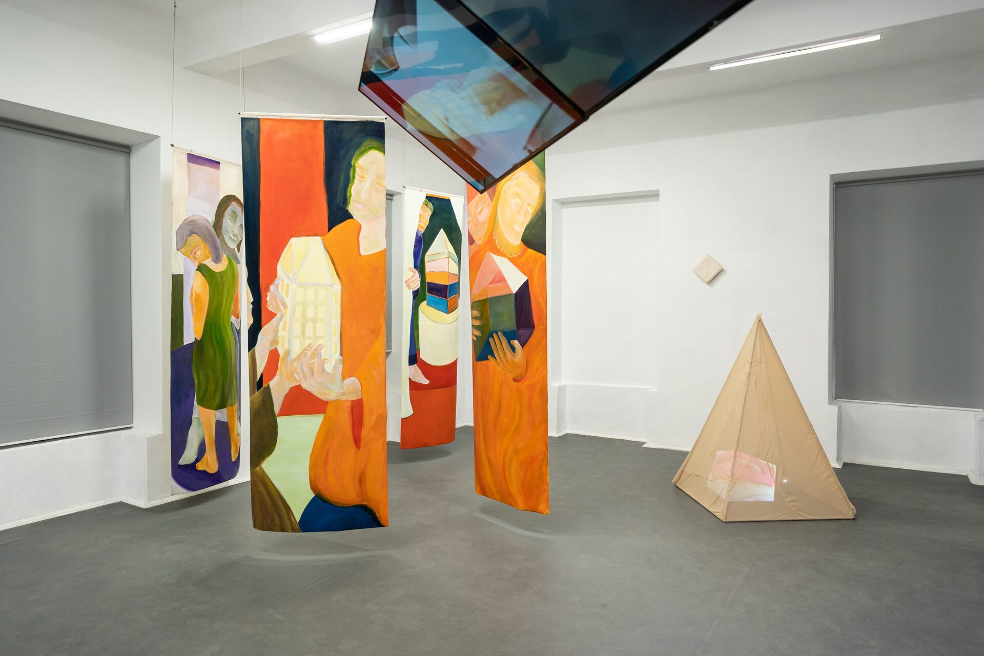 Lexia Hachtmann, Holding Room I, II, III, IV, 2021 oil on canvas, 250 x 85 cm