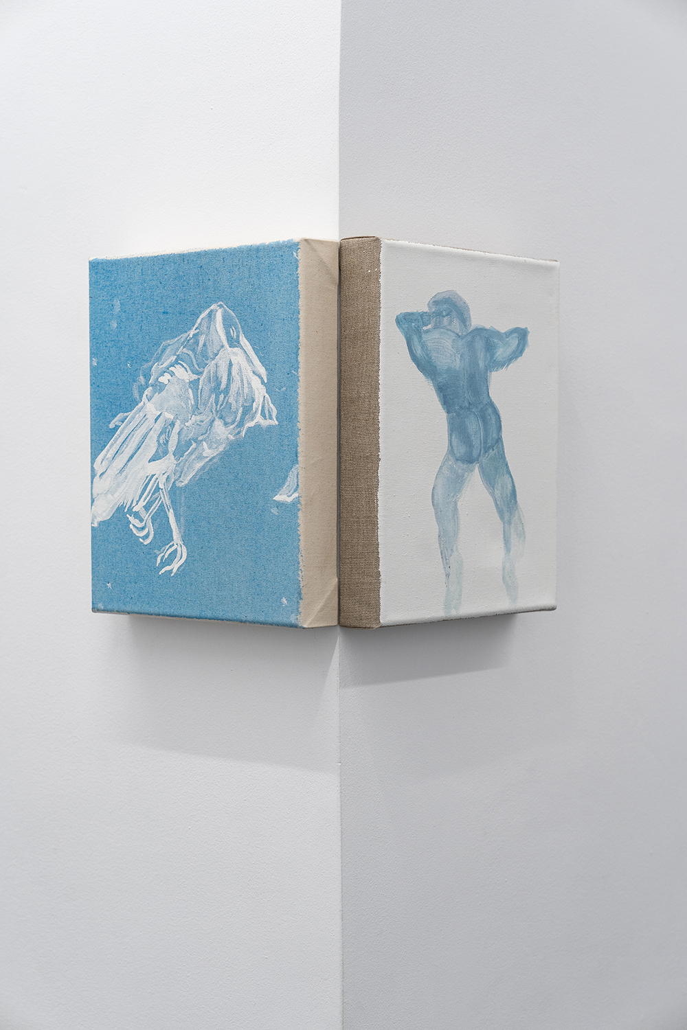 Lexia Hachtmann, Rabe, 2021 Tempera on Canvas, 30 x 25 cm ; Lexia Hachtmann, Mann, 2021 Tempera on Canvas, 30 x 25 cm