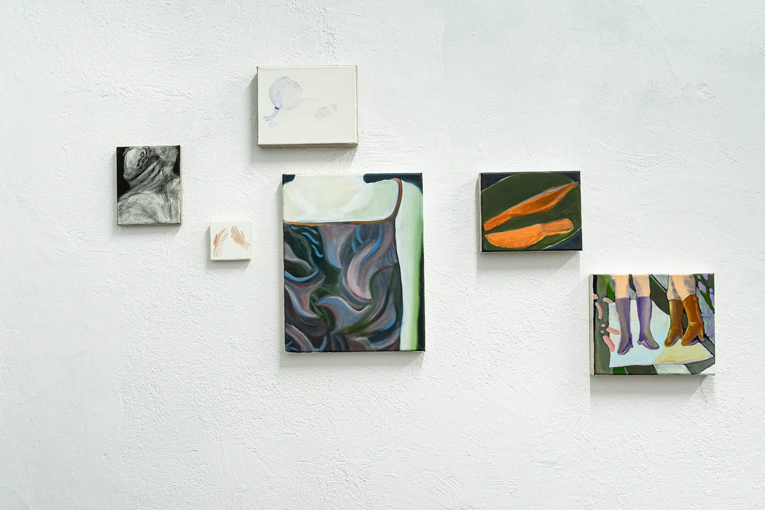 Lexia Hachtmann Rücken, 2021, 20x16cm, tempera on canvas Schöne Hände, 2021, 10x10cm, tempera on canvas In bed, 2021, 20x25cm, tempera on canvas Waves, 2021, 45x35cm, oil and tempera on canvas Knives, 2020, 20x25cm, oil on canvas Bootsteps, 2021, 25x30, oil on canvas