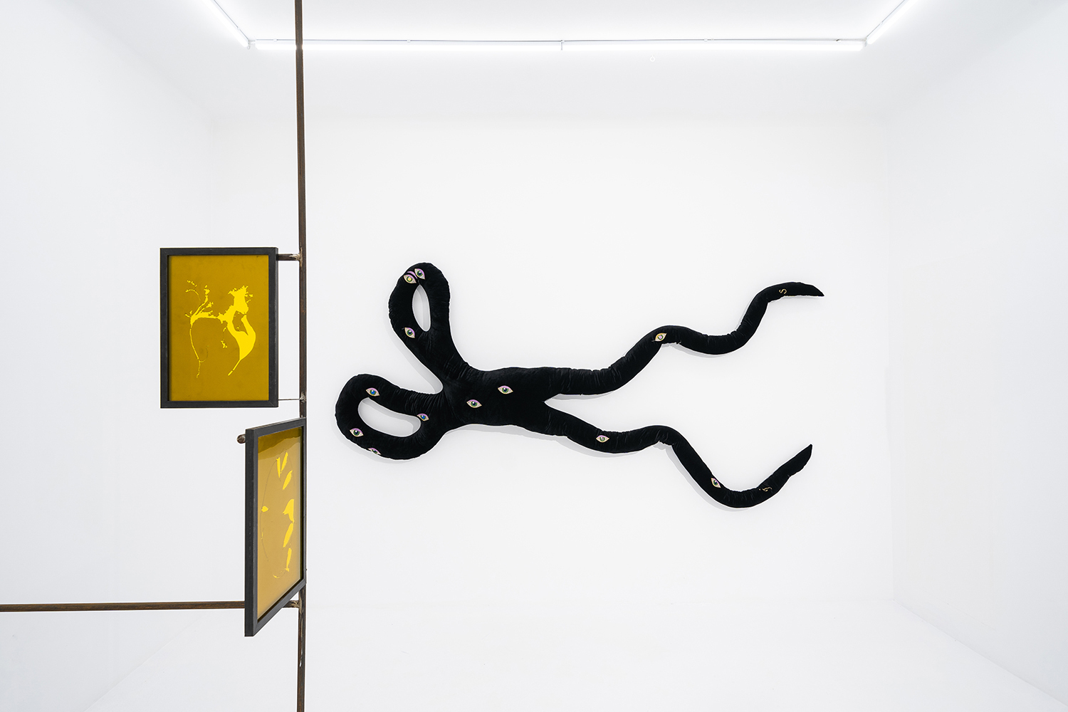 Ioana Stanca, 12 Eyes and a hidden fire, 2021, embroidery on velvet, silicone fiber, 345x95x22 cm