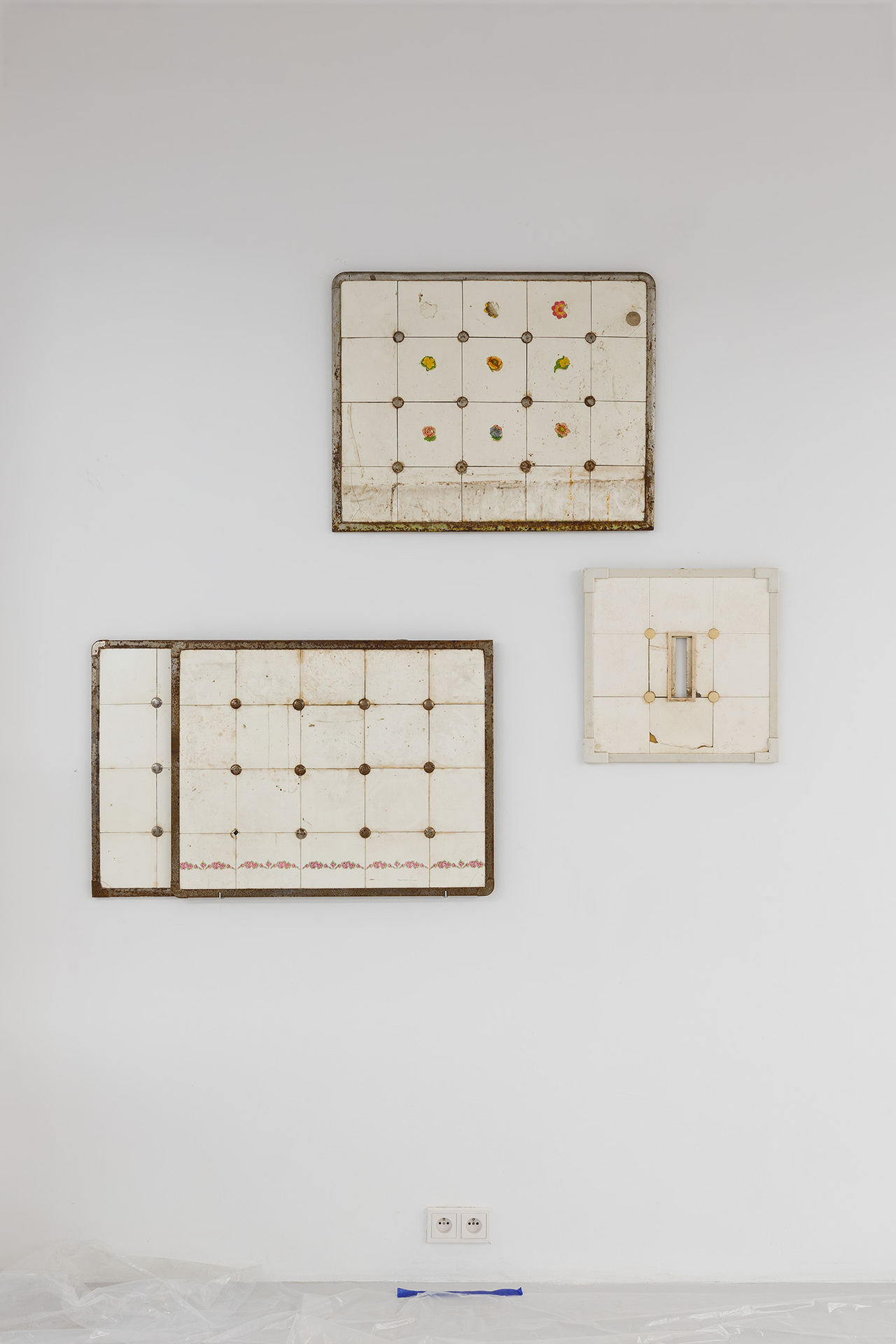 Ruth Tauer, installation view, ceramic tiles.