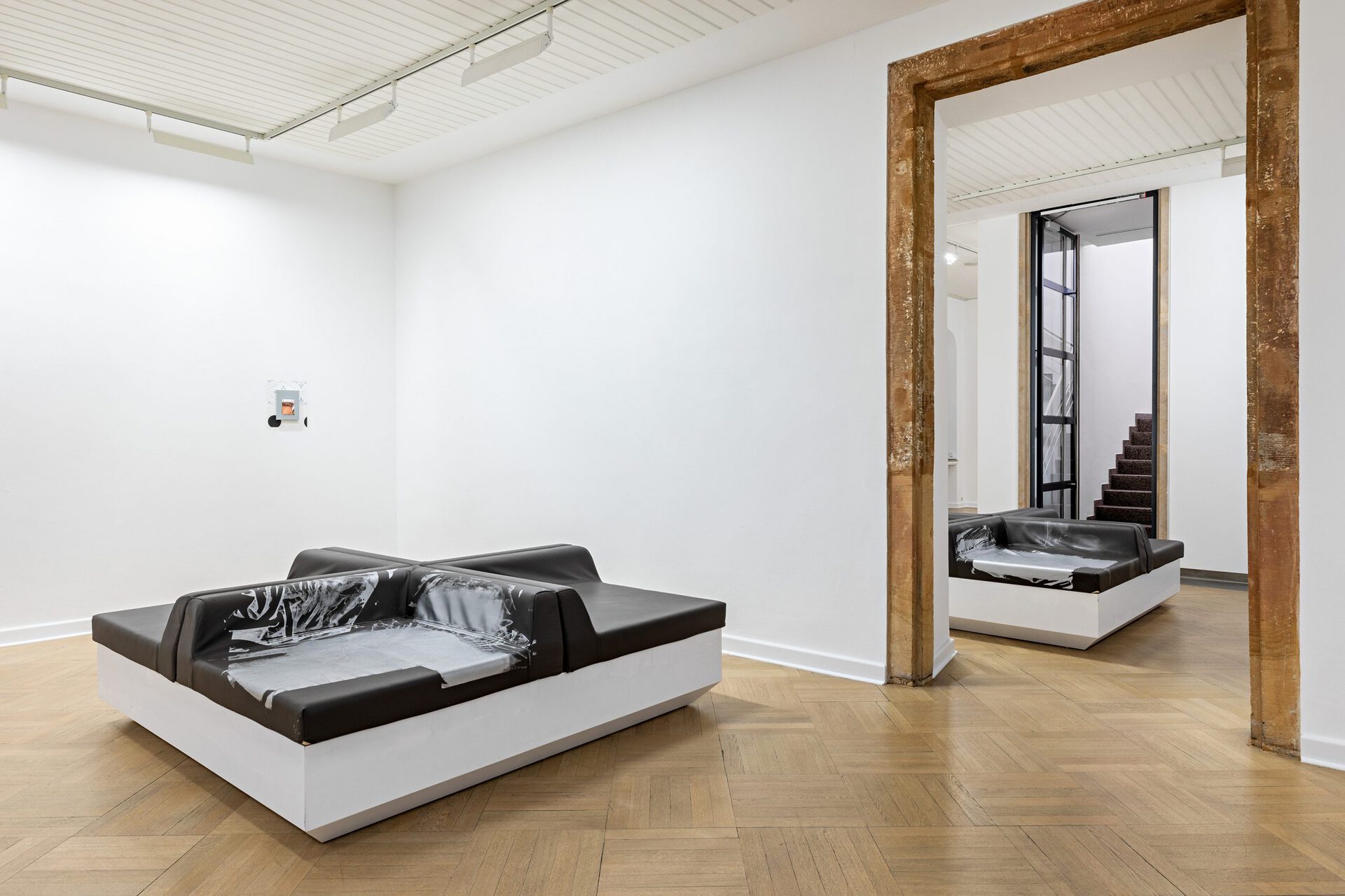 Lorenza Longhi, Caretaker(s), 2021; Panoramic Couch 1, 2021; Panoramic Couch 2, 2021; exhibition view THE EQUALITY OF POSSIBILITY, Kunstverein Bielefeld, 2021. Photo: Fred Dott