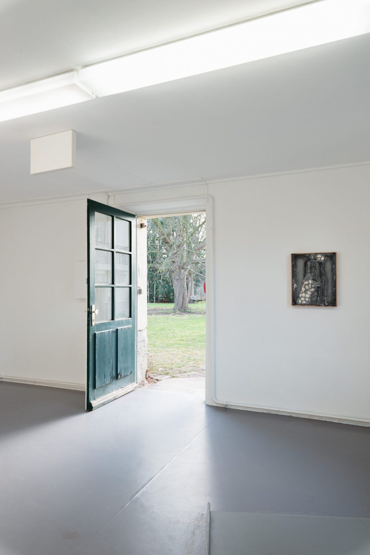 Piotr Łakomy, R Garden or Mosaic from a Broken Home, 2021, Installation View at Kunstverein Braunschweig 2021, Courtesy the artist and Kunstverein Braunschweig. Photo: Stefan Stark