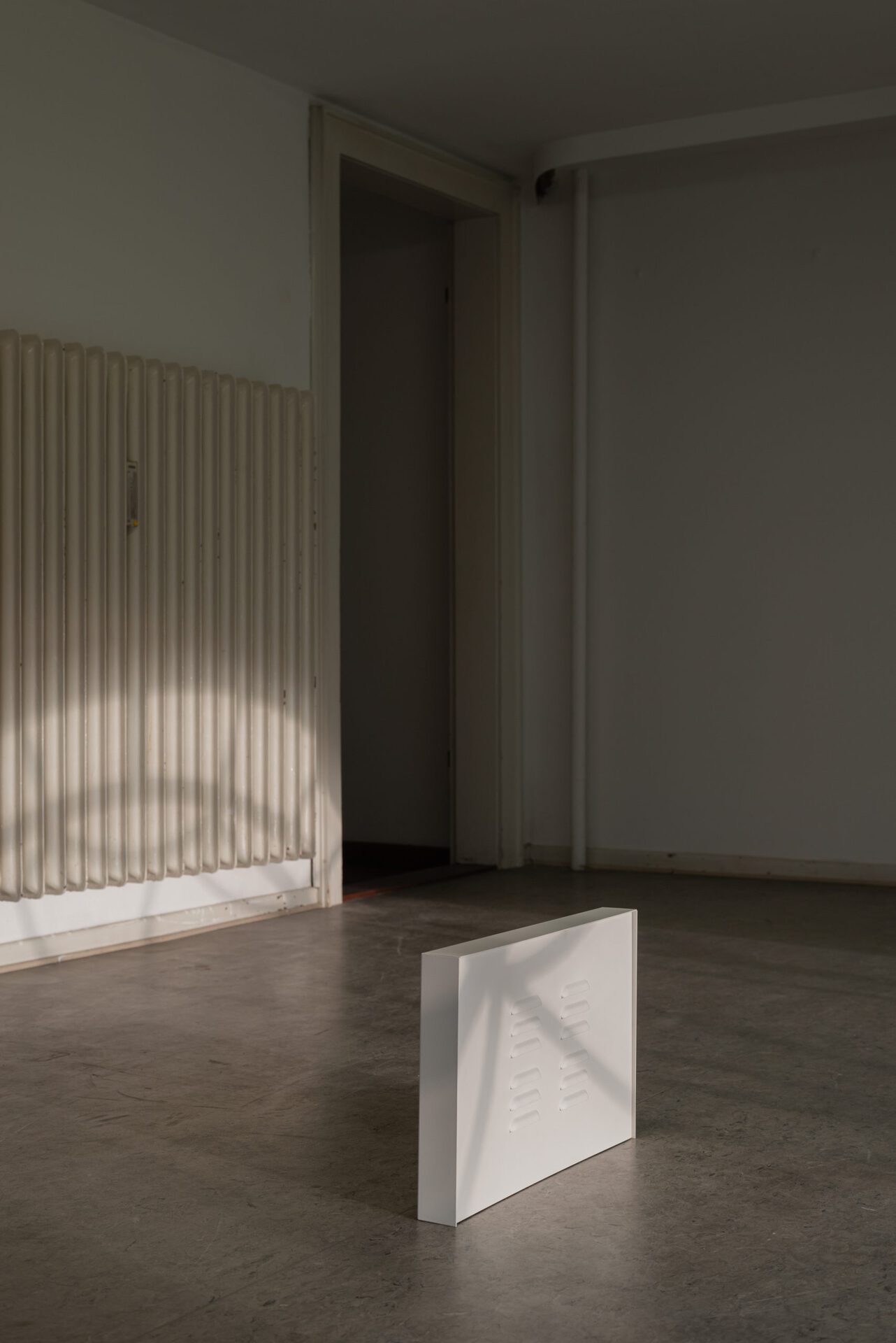 Jesse Stecklow, Untitled (Air Sampler), 2019-2021, Installation View at Kunstverein Braunschweig 2021, Courtesy the artist and Kunstverein Braunschweig. Photo: Stefan Stark