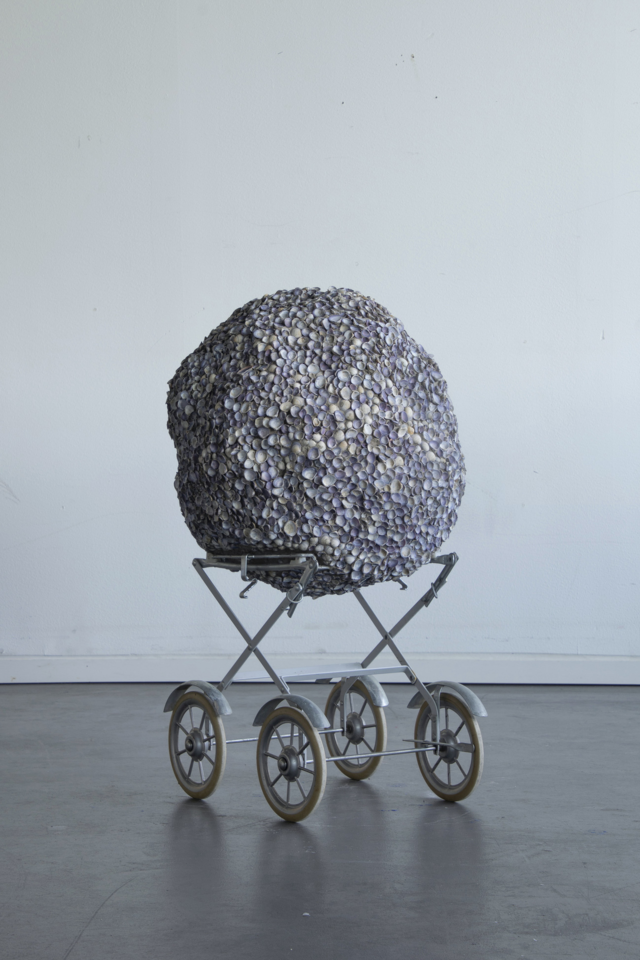 Anastasia Savinova, We Swim in One Water, act IV, ocean blue / 2021 / stroller wheels, cay cay shells