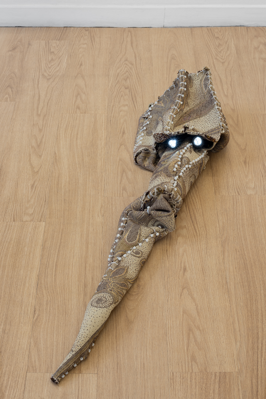 Cezary Poniatowski   Derealization, 2020 Carpet, zip ties, flashlights , 32x142x23 cm Courtesy: The Artist