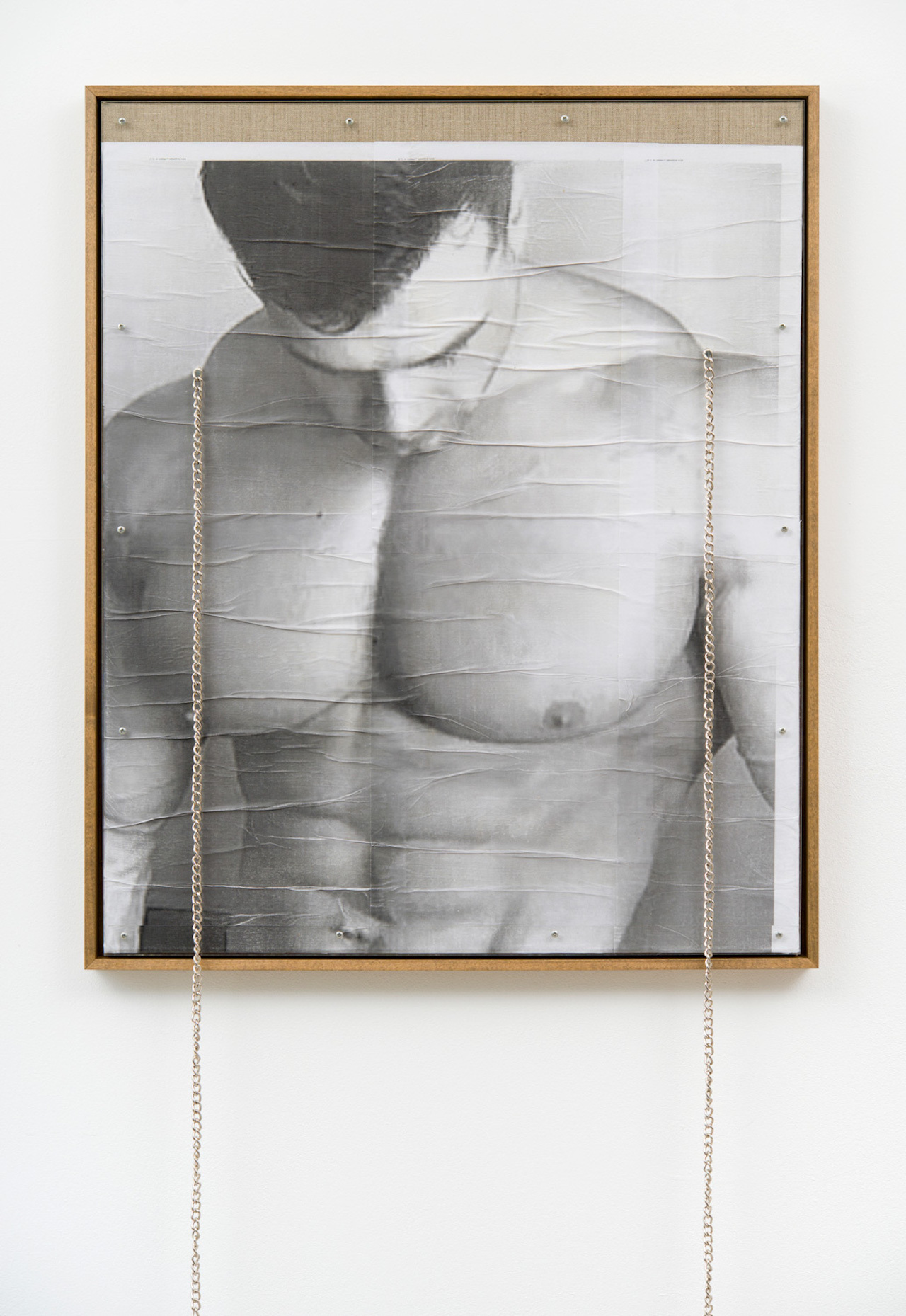 Philipp Timischl, Fear is freedom. Subjugation is liberation. Contradiction is truth. I never met a dollar i didn‘t like, bro. There are no words less true then that., 2018, Xerox print, metal chain, embossed dog tag, acrylic glass on linen, framed, 90 x 70 cm, Courtesy Emanuel Layr gallery, Vienna | Callirrhöe, Athens, Photo: Alexandra Masmanidi, 2022