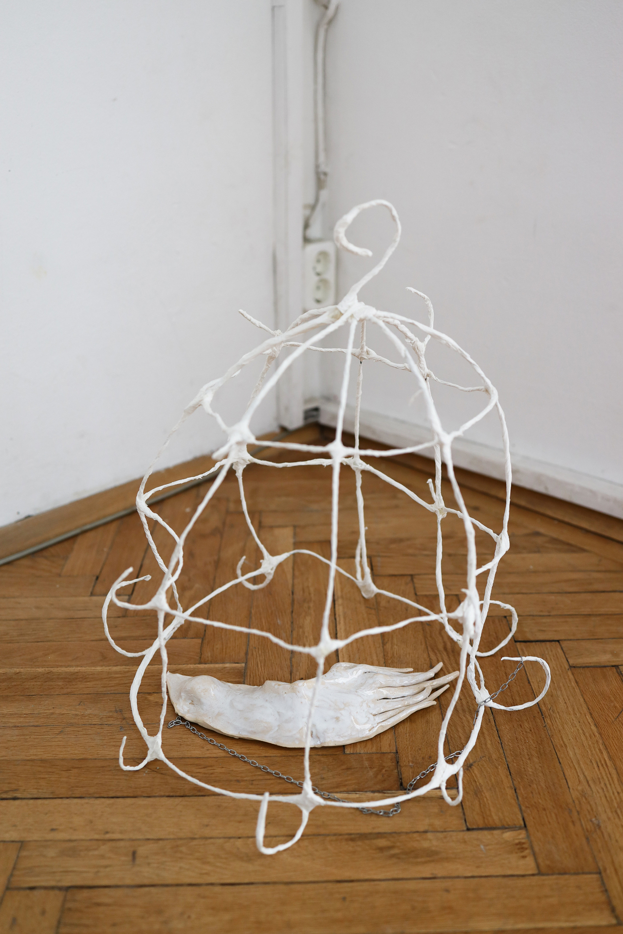 Anna Bochkova, Magic hand, 2021-2022, papier mache, wire, chain, glazed ceramics, variable dimensions