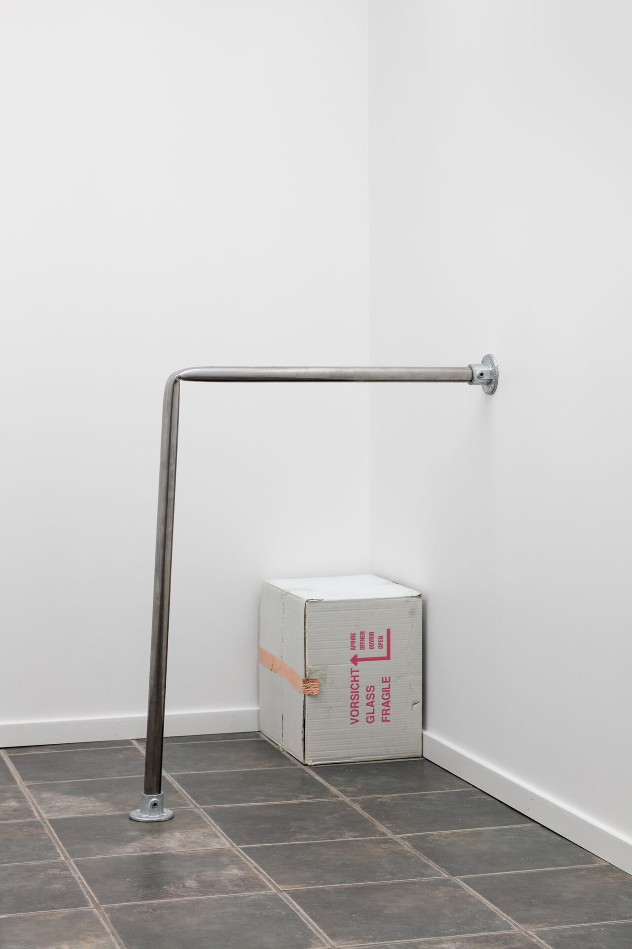 Matias Kiil, yes and no, 2022, installation view