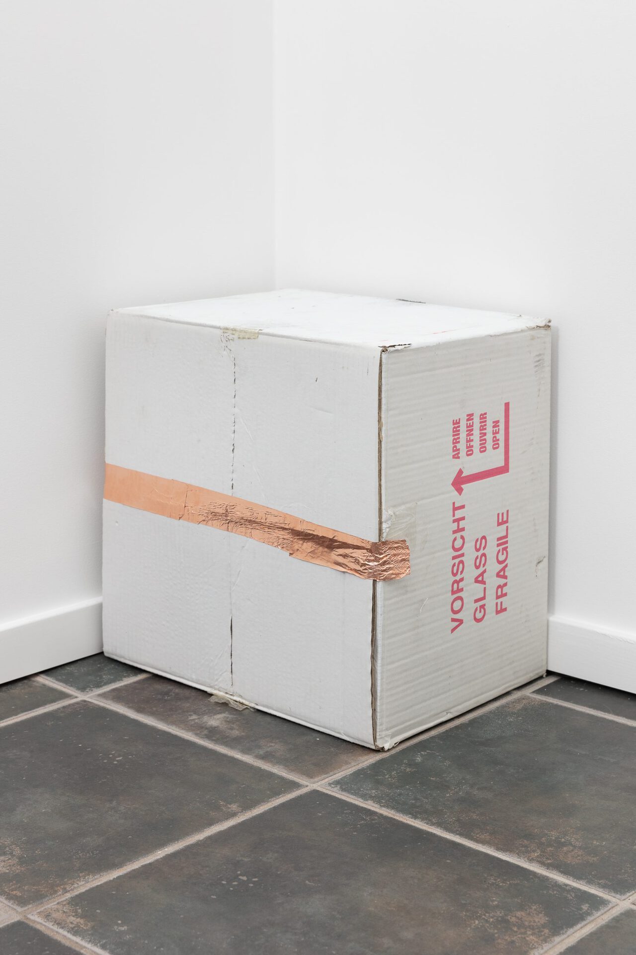 Matias Kiil, One, 2022, Cardboard and copper tape, 38.5 x 38.5 x 28.5 cm
