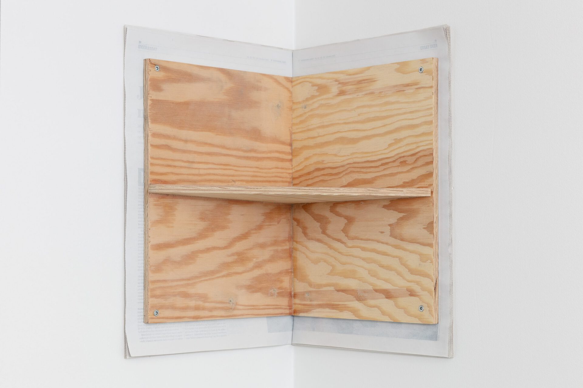Matias Kiil, Three, 2022, Wood, newspaper and lacquer, 40 x 38 x 28 cm