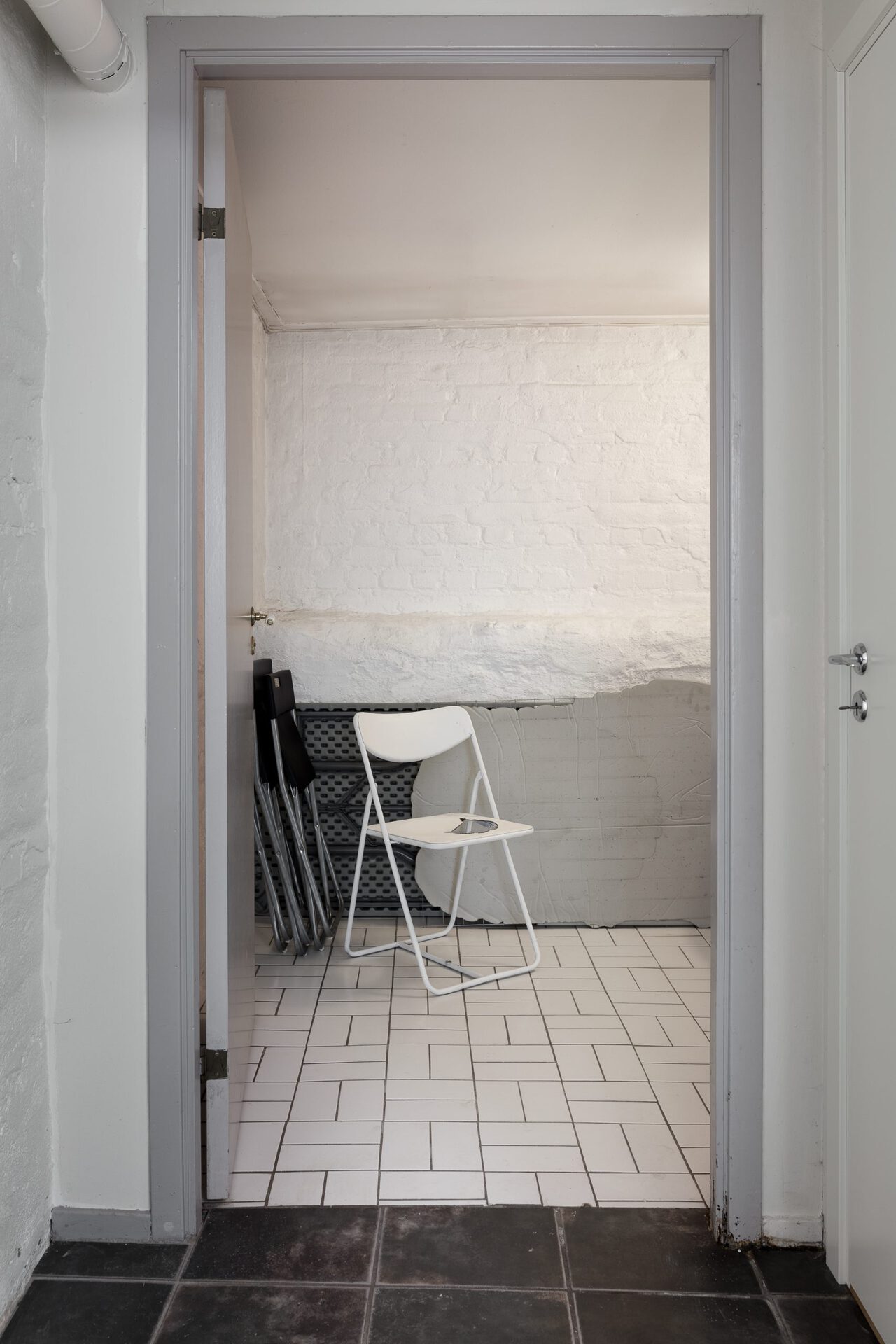 Matias Kiil, yes and no, 2022, installation view 4