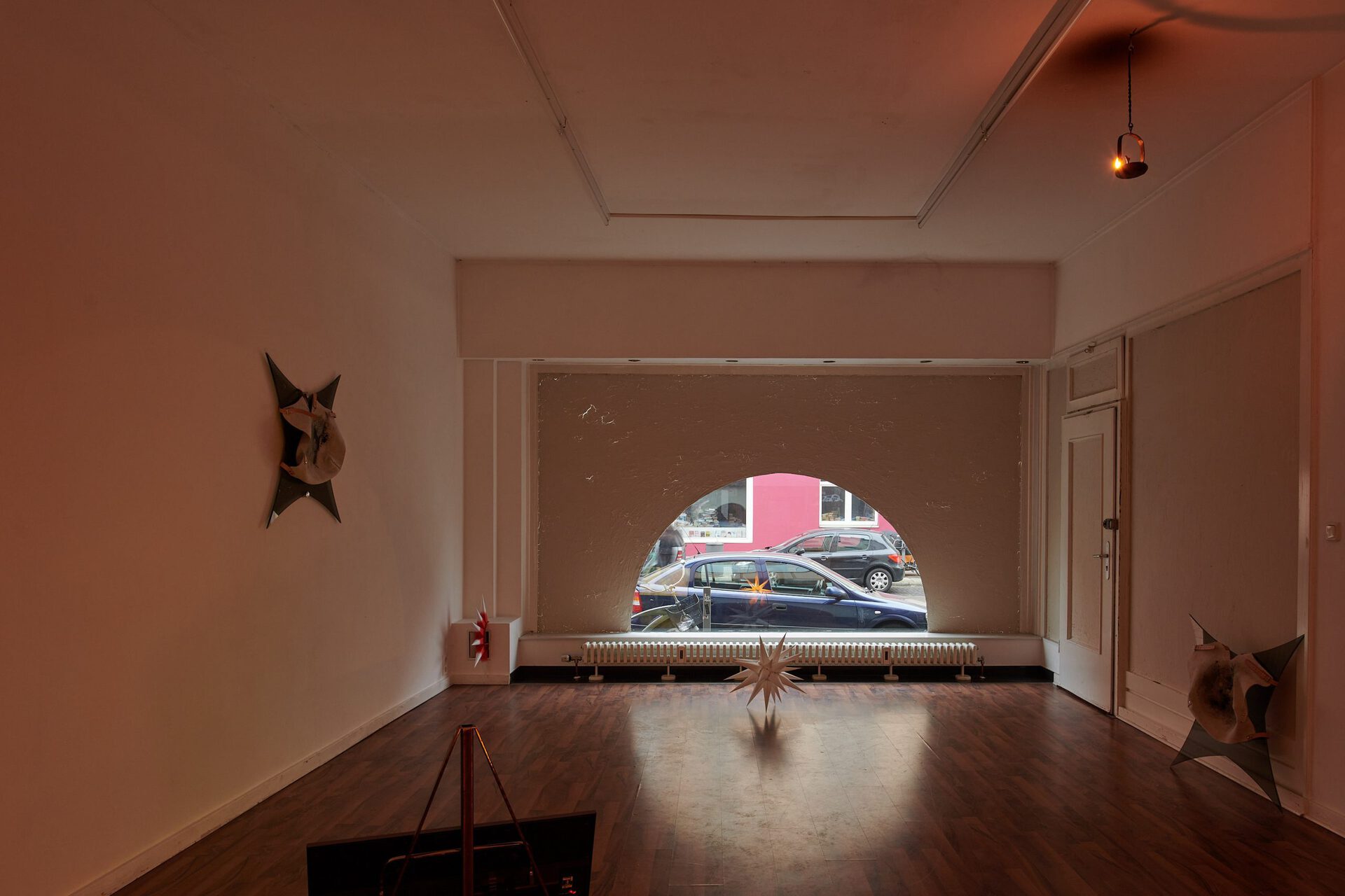 Installation view NACHT IM SCHACHT (2022) Nails Projectroom