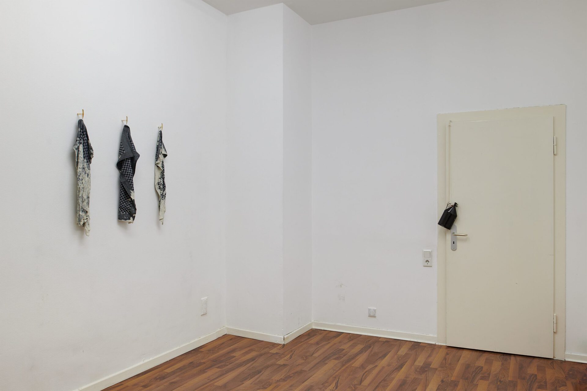 Installation view NACHT IM SCHACHT (2022) Nails Projectroom