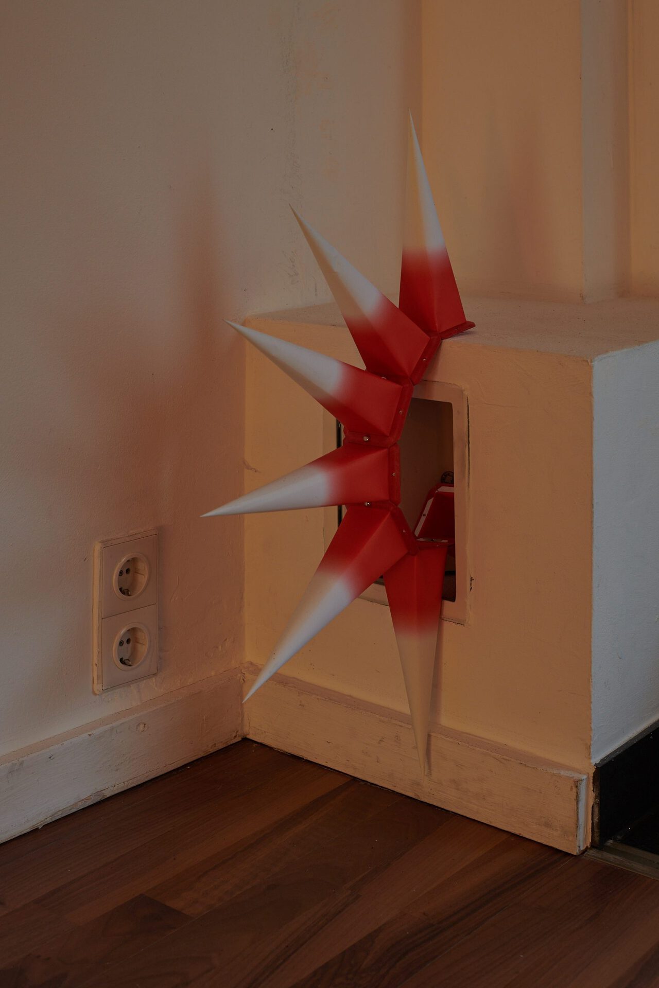 JP Langer DOPEY (2021) paper, shipping clips, 30 x 5 x 12 cm