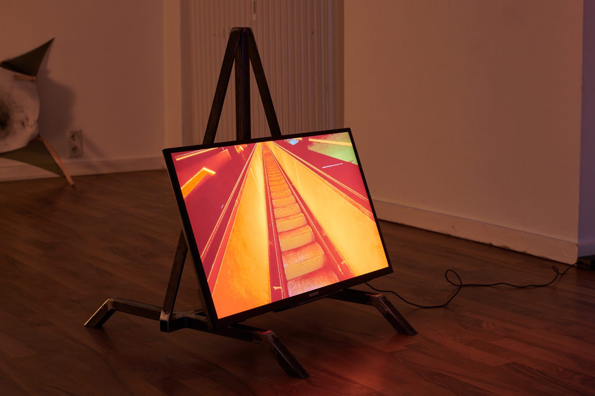 JP Langer HAMRY (2022), silent movie, loop 10min 40 x 40 x 90 cm