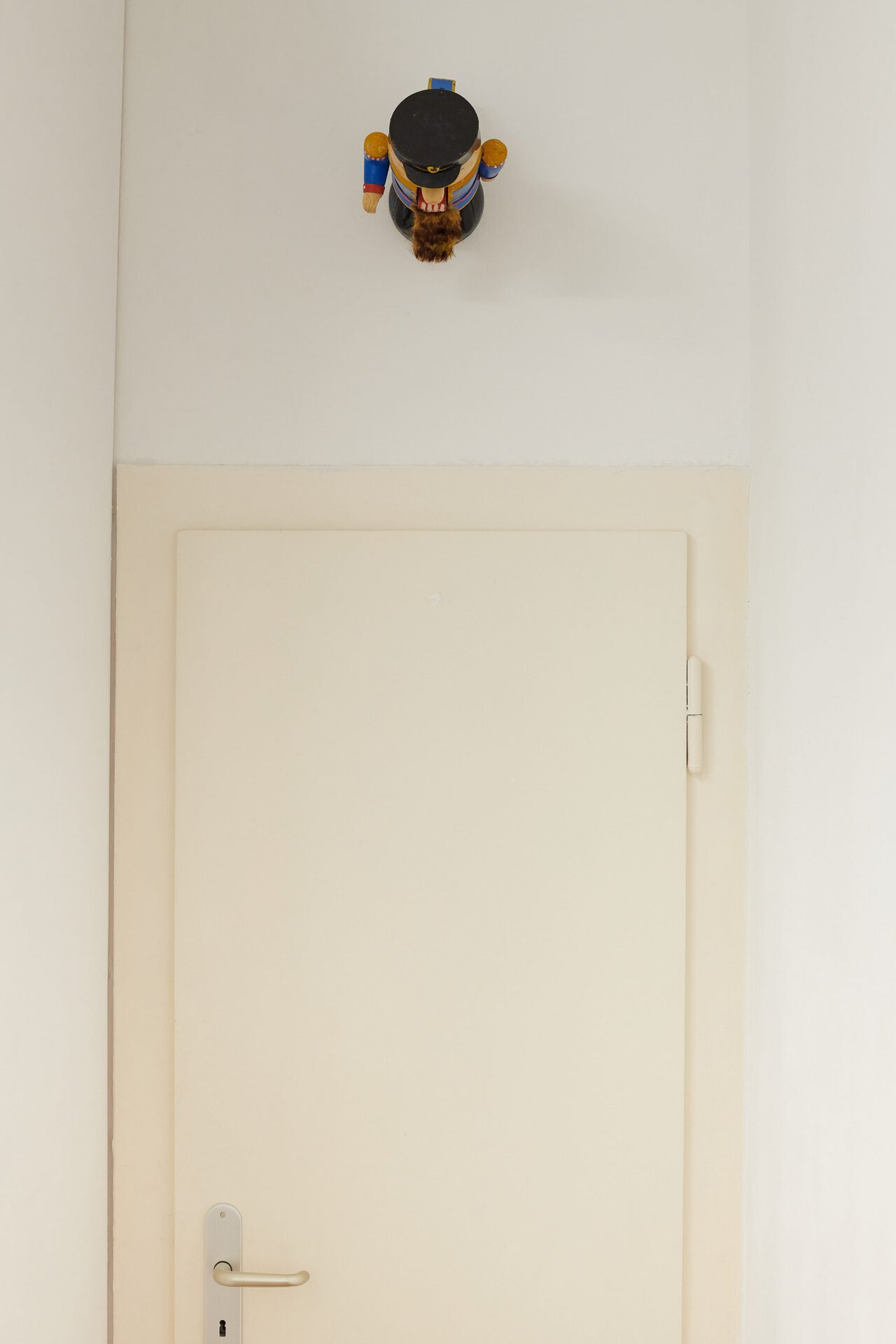 JP Langer SHAGGY FUR (2022) wood, laquer, 10 x 10 x 18 cm