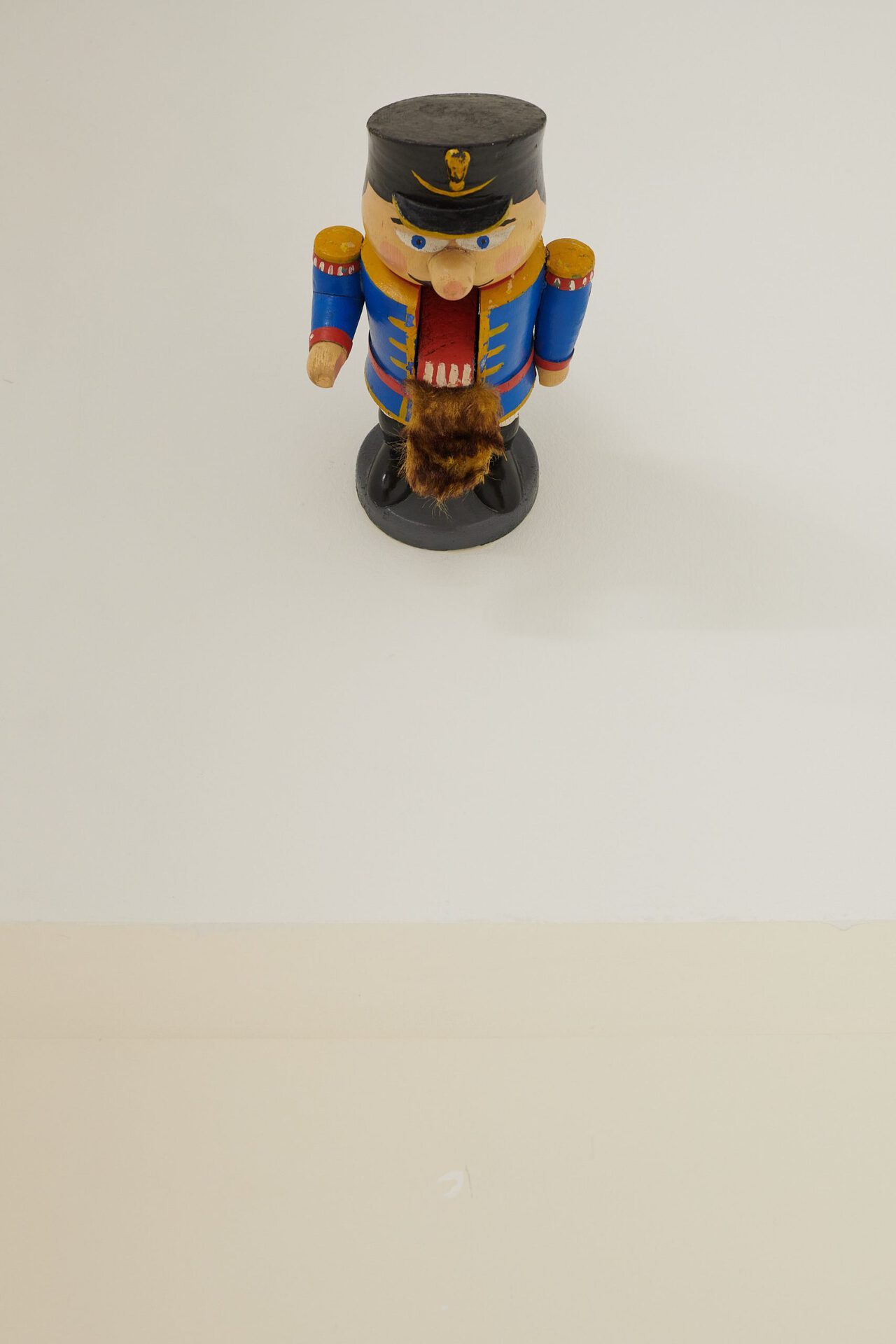 JP Langer SHAGGY FUR (2022) wood, laquer, 10 x 10 x 18 cm