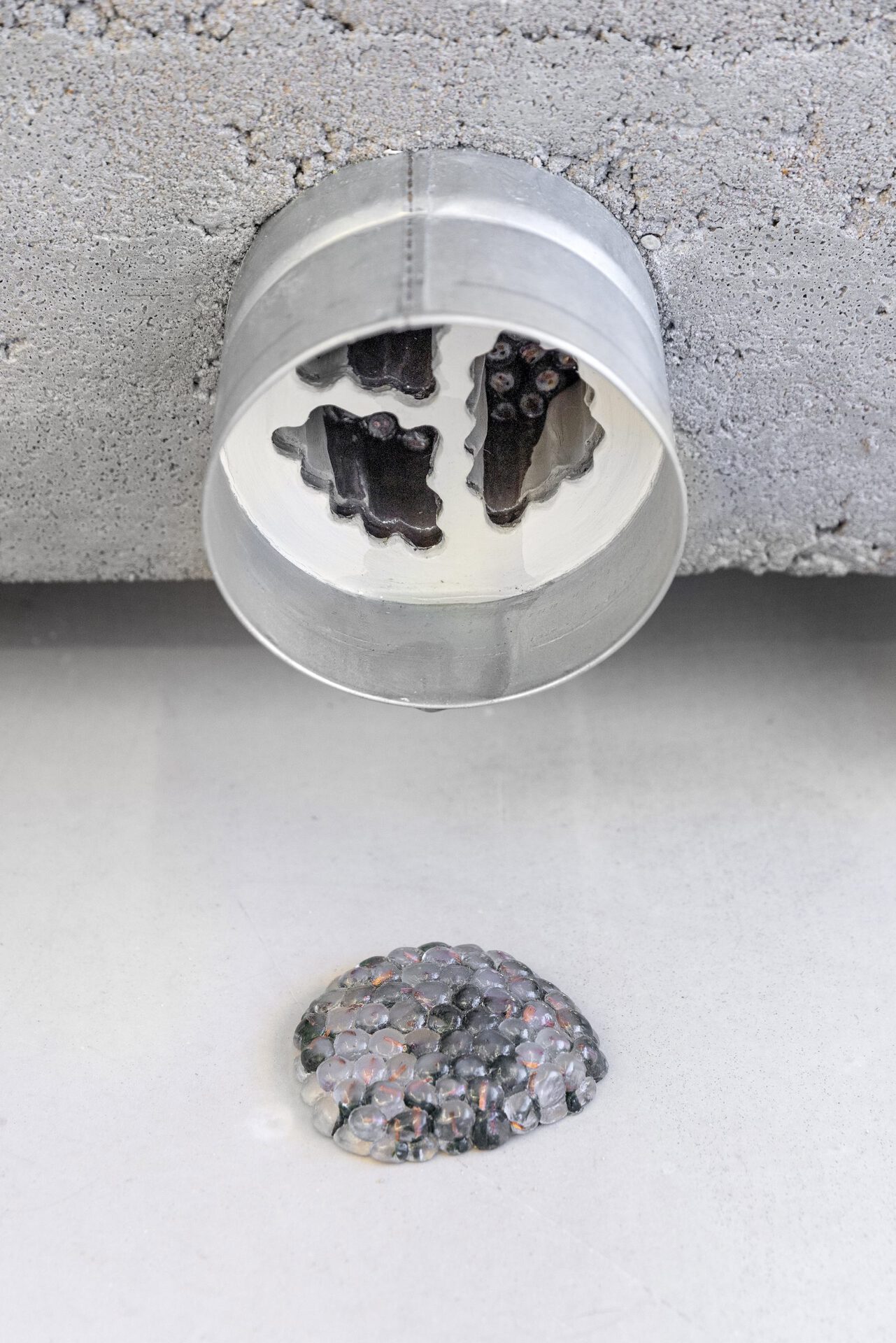 Josephine Baker - Versunkene Landschaft (Sunken Landscape) #1 (detail 5), 2022, cable, cable ties, concrete, concrete rubble, coral fragments, Dover chalk, epoxy resin, fossil fishes (Knight Alta, Eocene rock), paint, pine, plaster, plywood, rubber, security light, steel ducting, steel reinforcement bars, tube clips, 205.5x191.5x29 cm