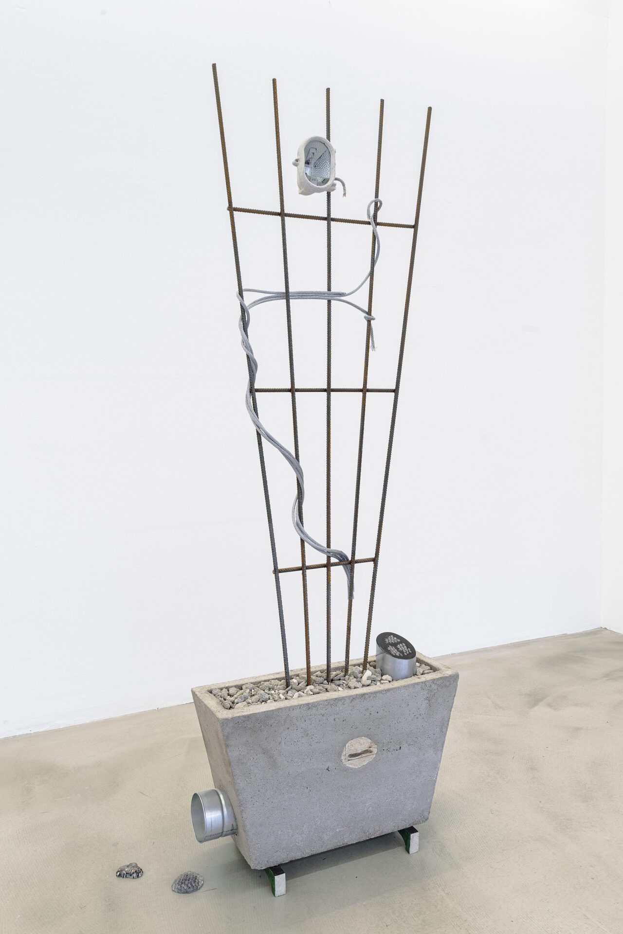 Josephine Baker - Versunkene Landschaft (Sunken Landscape) #4, 2022, cable, cable ties, concrete, concrete rubble, coral fragments, Dover chalk, epoxy resin, fossil fishes (Knight Alta, Eocene rock), paint, pine, plaster, plywood, rubber, security light, steel ducting, steel reinforcement bars, tube clips, 64x191.5x25 cm