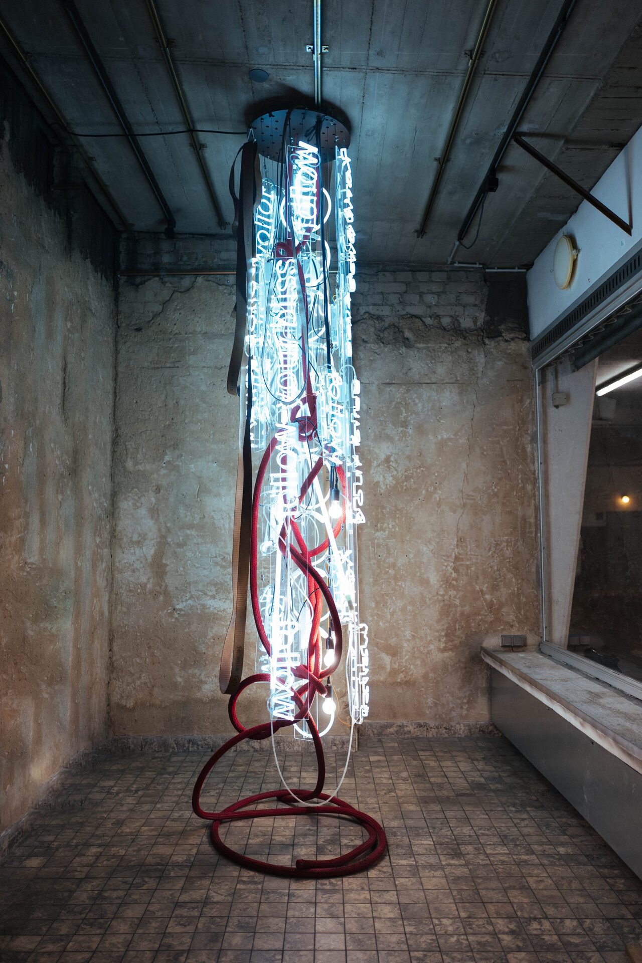 Astrid Klein, Follow your bliss; vertical light sculpture, 2021