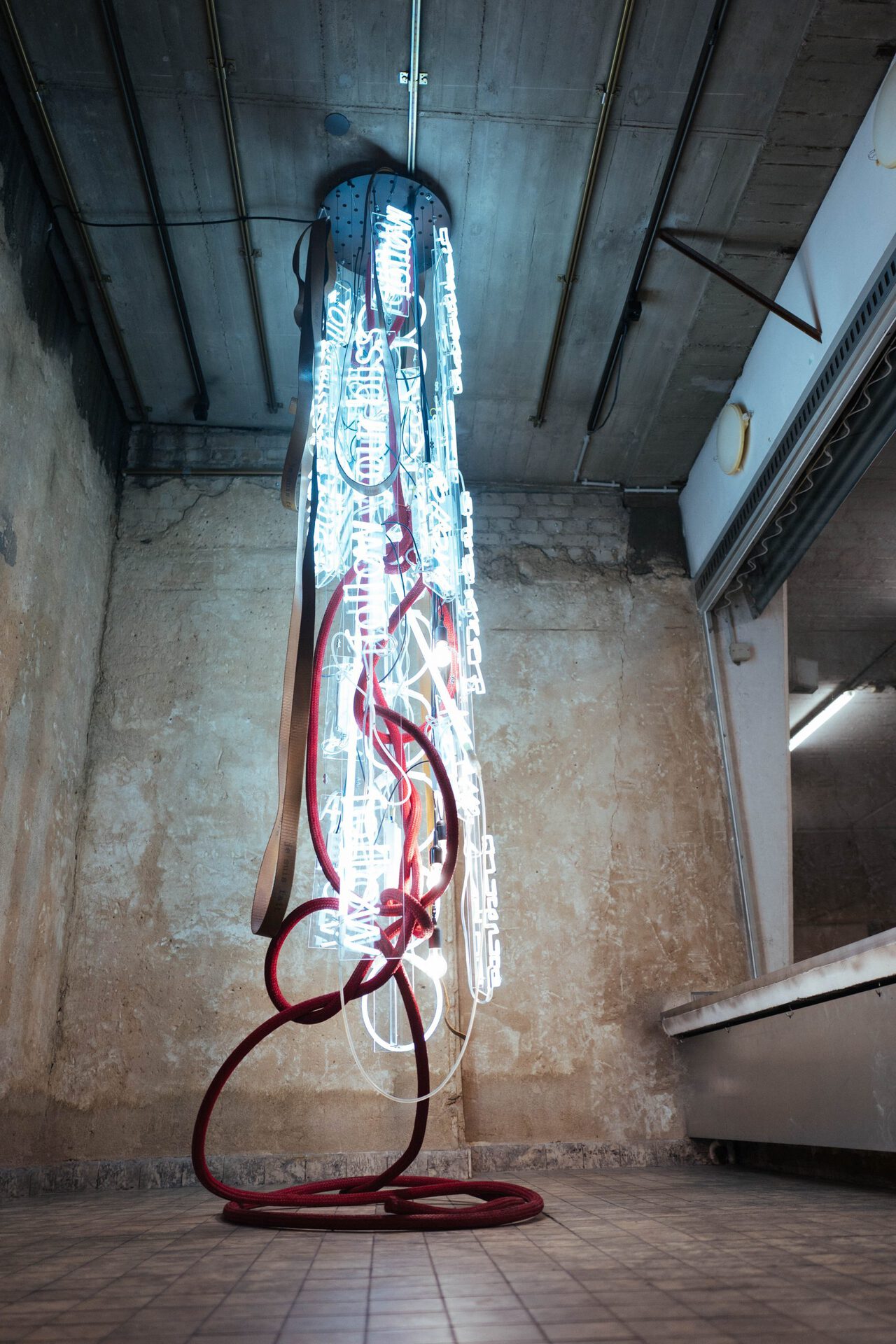 Astrid Klein, Follow your bliss; vertical light sculpture, 2021