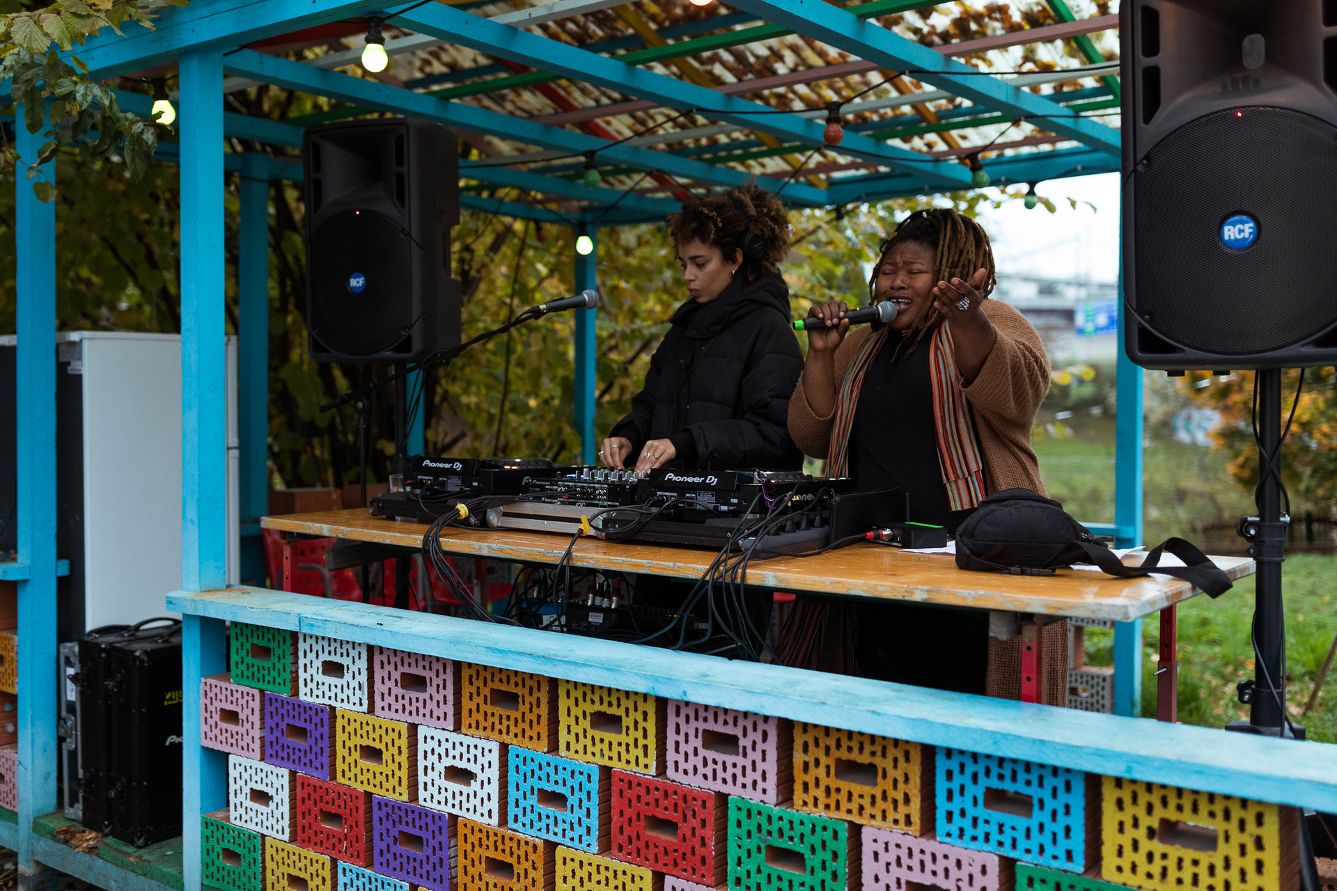 Concert by Orakle Ngoy featuring DJ Caipora