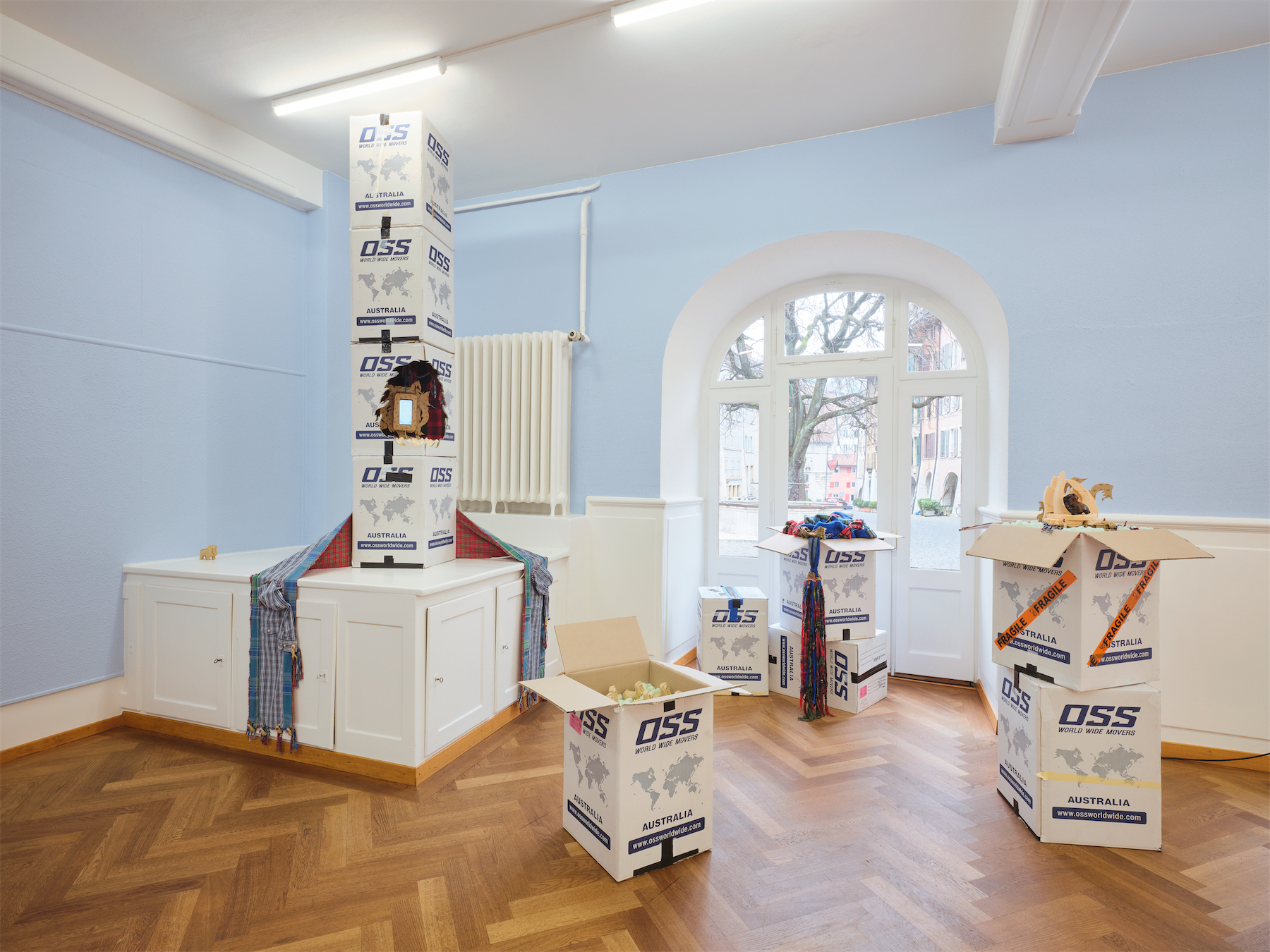 Installation views Stitches. Home as Composition, Beth Dillon, KRONE COURONNE, 2022. Photo: © Nicolas Delaroche Studio
