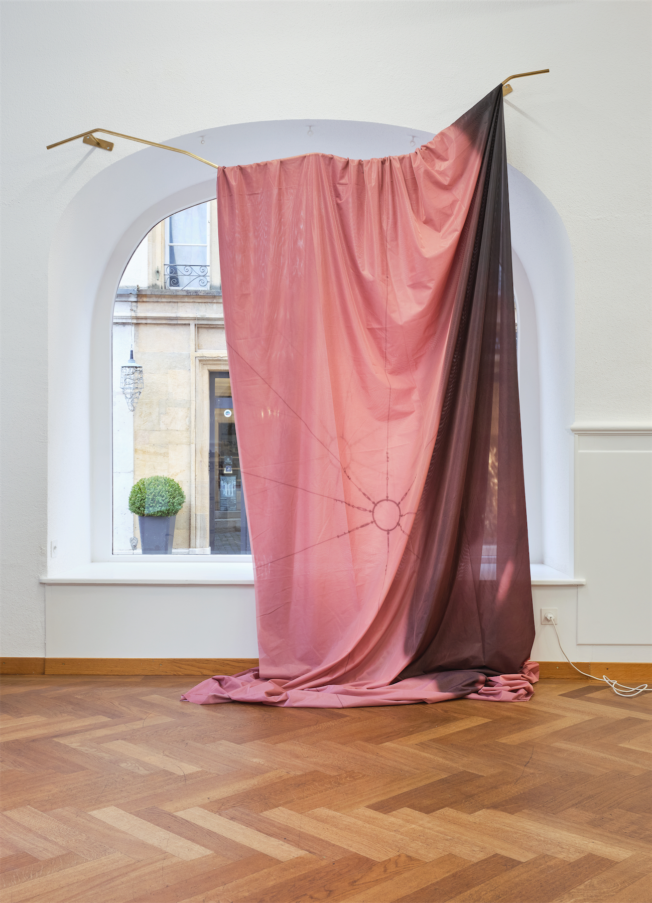 Installation views Stitches. Home as Composition, Clare Kenny, KRONE COURONNE, 2022. Photo: © Nicolas Delaroche Studio