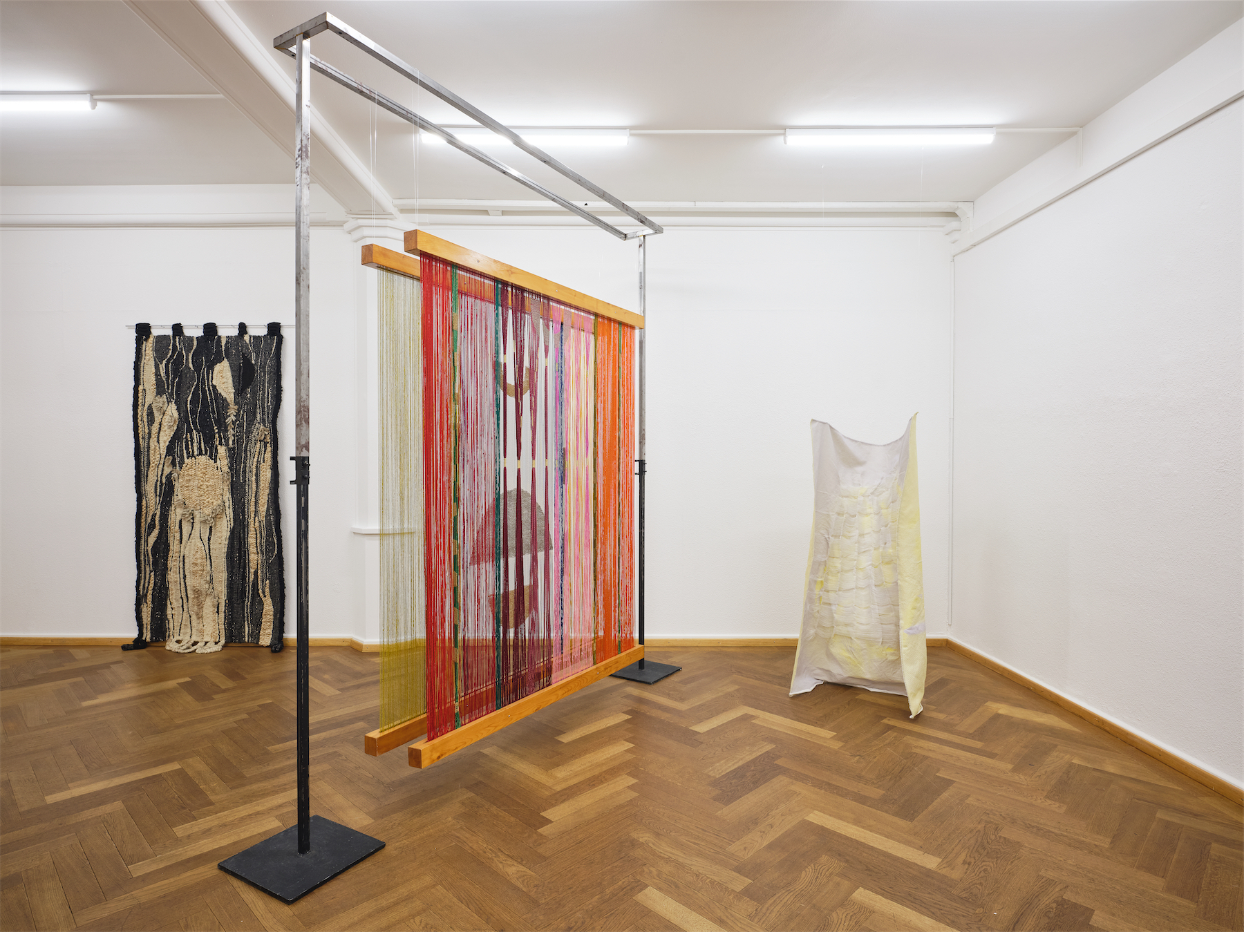 Installation views Stitches. Home as Composition, Jeanne-Odette Evard, Elsi Giauque, Marie Schumann, KRONE COURONNE, 2022. Photo: © Nicolas Delaroche Studio