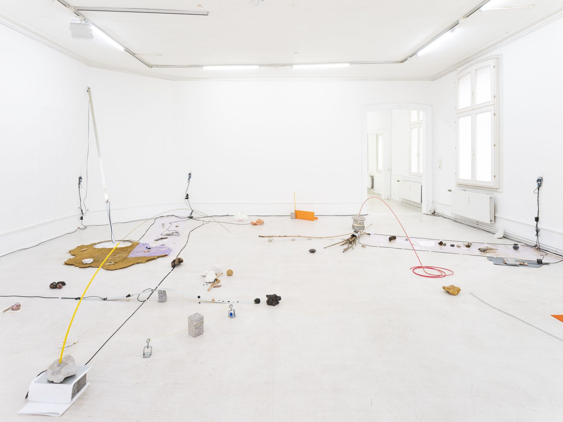 sensible fields (2022) A collaboration between Silvia Noronha & Niko de Paula Lefort Site-specific installation