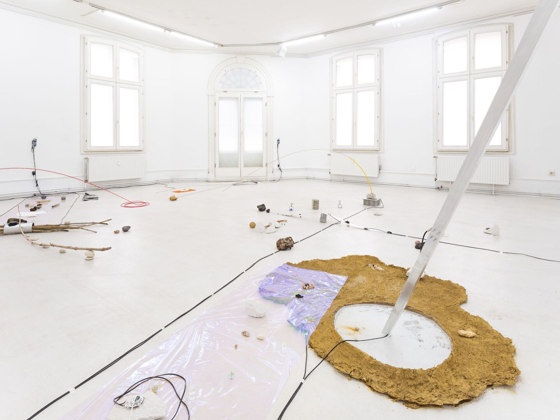 sensible fields (2022) A collaboration between Silvia Noronha & Niko de Paula Lefort Site-specific installation