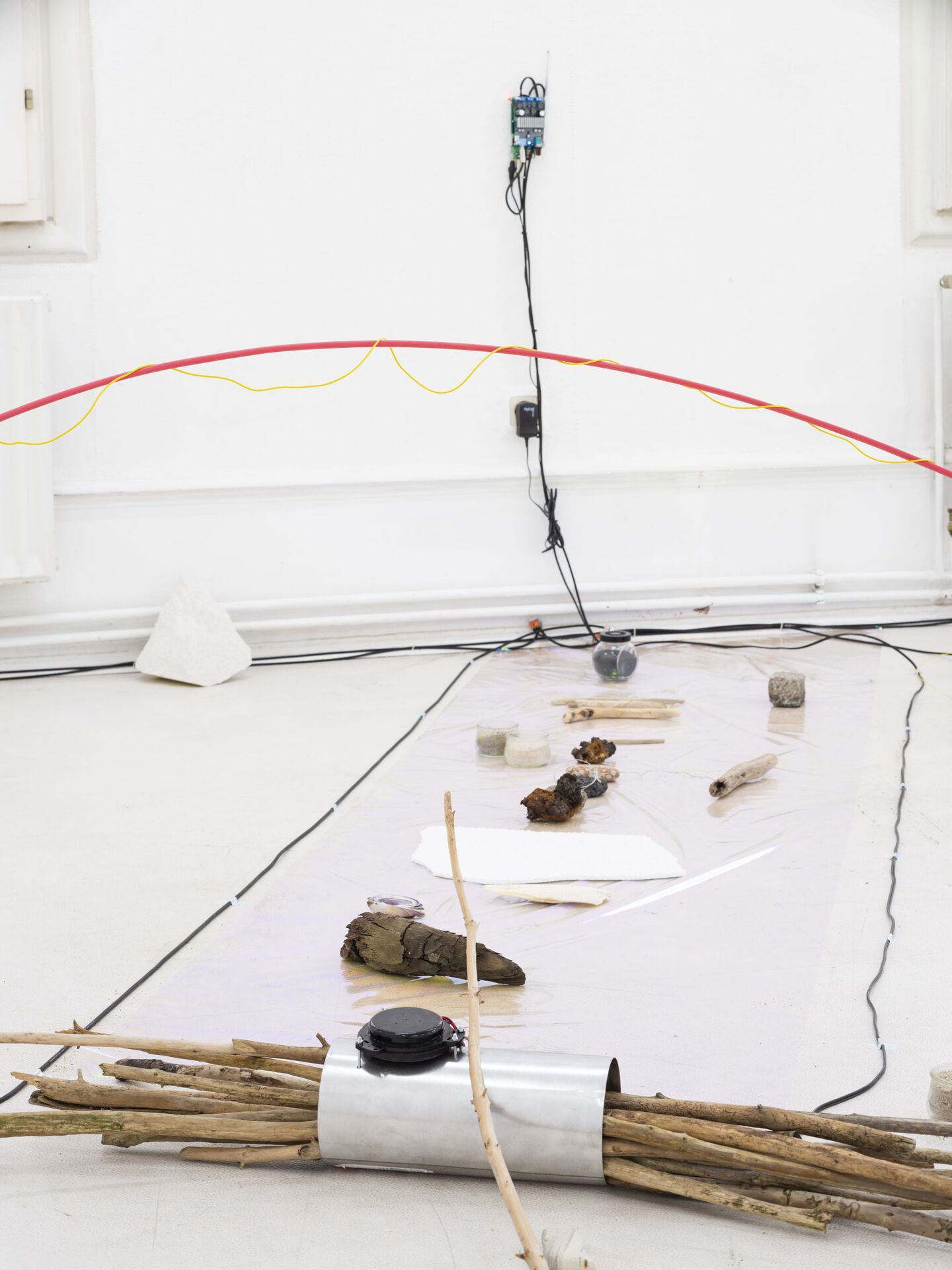 sensible fields (2022) A collaboration between Silvia Noronha & Niko de Paula Lefort Site-specific installation (detail)