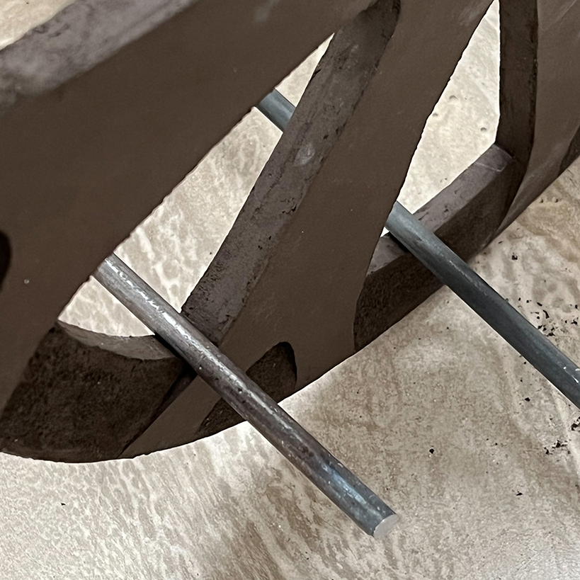Theresa Lawrenz, Untitled (detail), 2021/2022, ceramic, steel, ca. 38x180x38cm