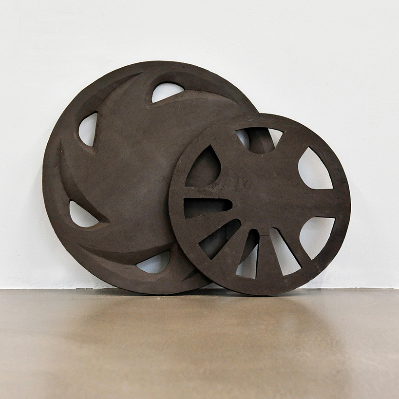 Theresa Lawrenz, Untitled, 2021, ceramic, 38x38x1,5cm/28x28x1,5cm