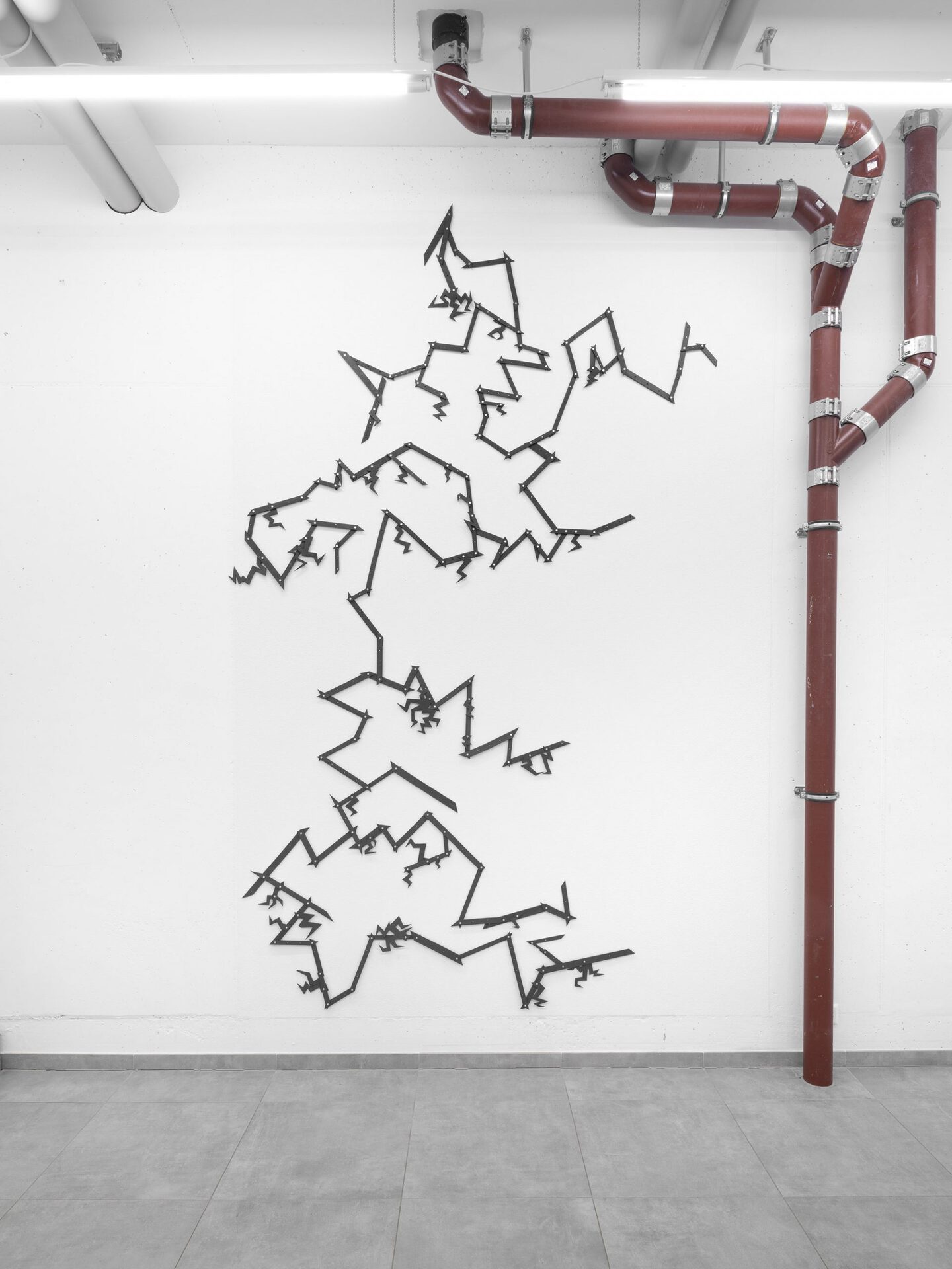 Giovanna Belossi, Folgorato, 2022, ceramics, brass fastener, variable dimensions