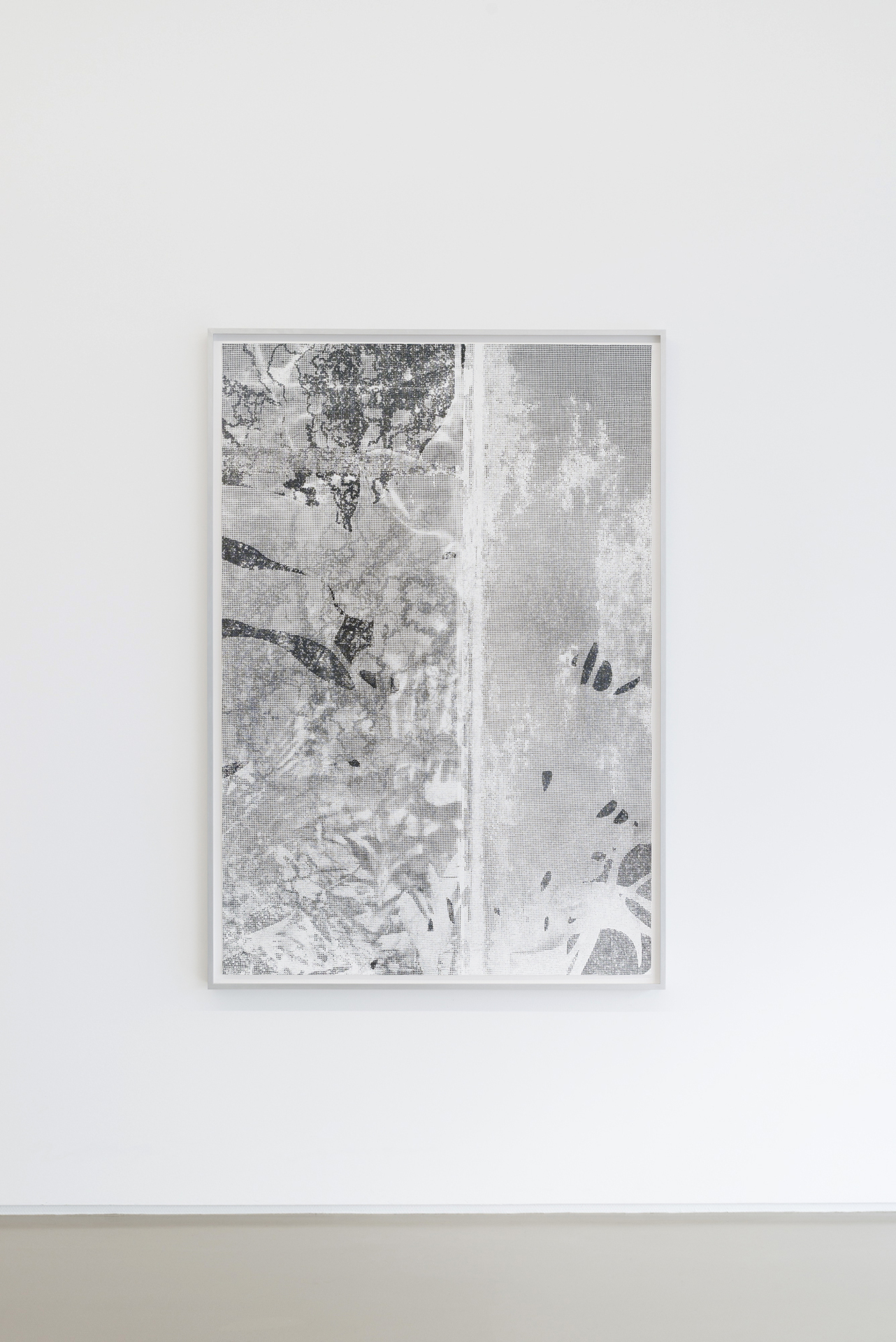 Berit Schneidereit, retouch II, 2021, photogram on gelatin-silver print, 142x97cm