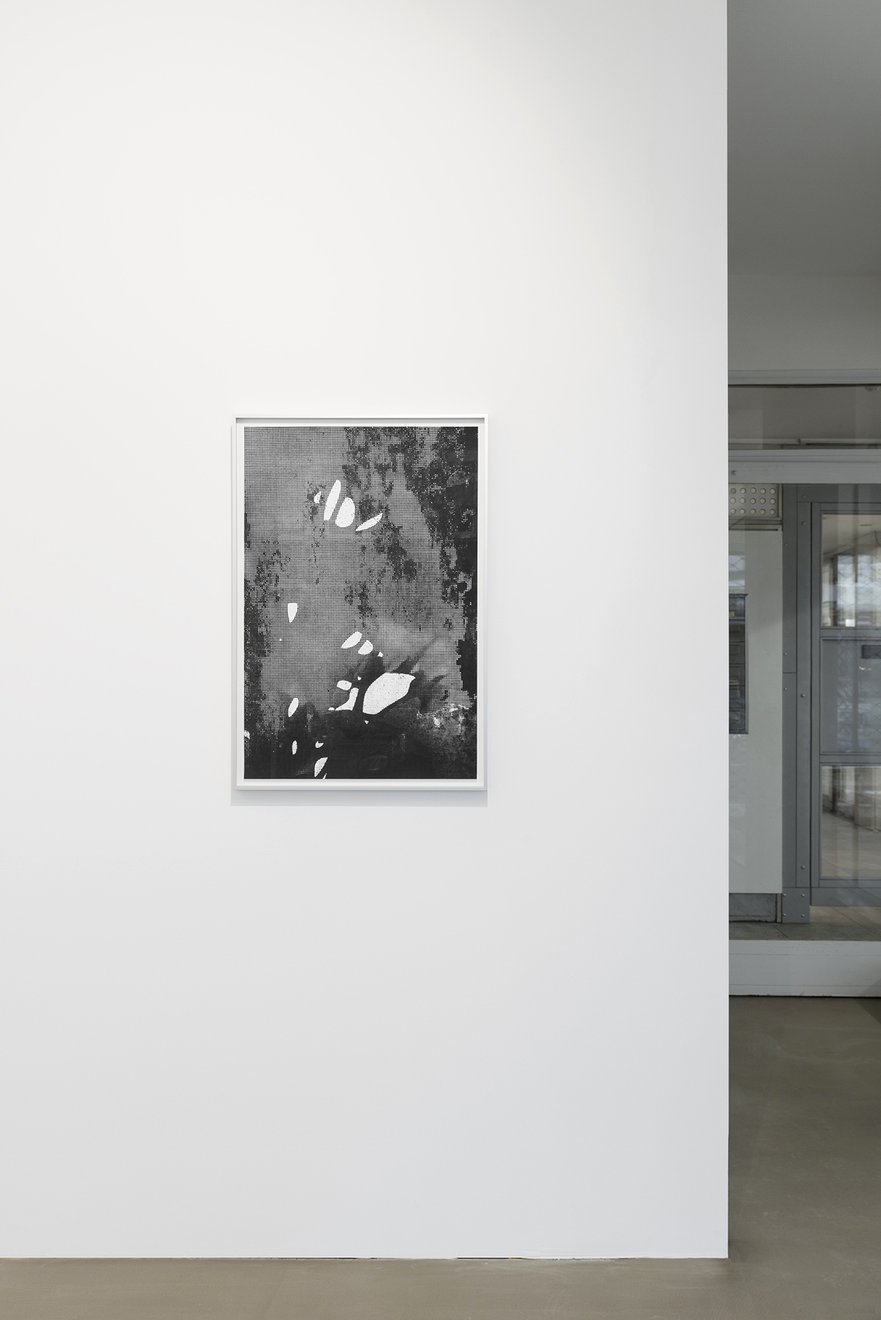 Berit Schneidereit, retouch IX, 2021, photogram on gelatin-silver print, 75x50cm