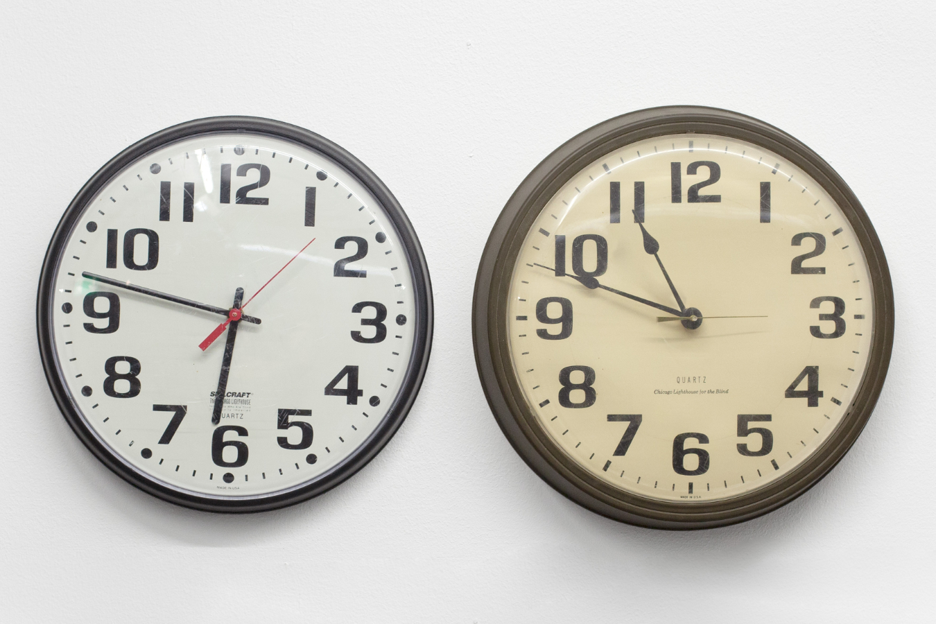 James Gregory Atkinson, CST/CET Office (Detail), 2021, clocks, photography, counter, installation view, ‘6 Friedberg-Chicago’, Dortmunder Kunstverein Courtesy: the artist, Germericans (Sabrina und Marvin Kuhn), Dortmunder Kunstverein Photo: Jens Franke