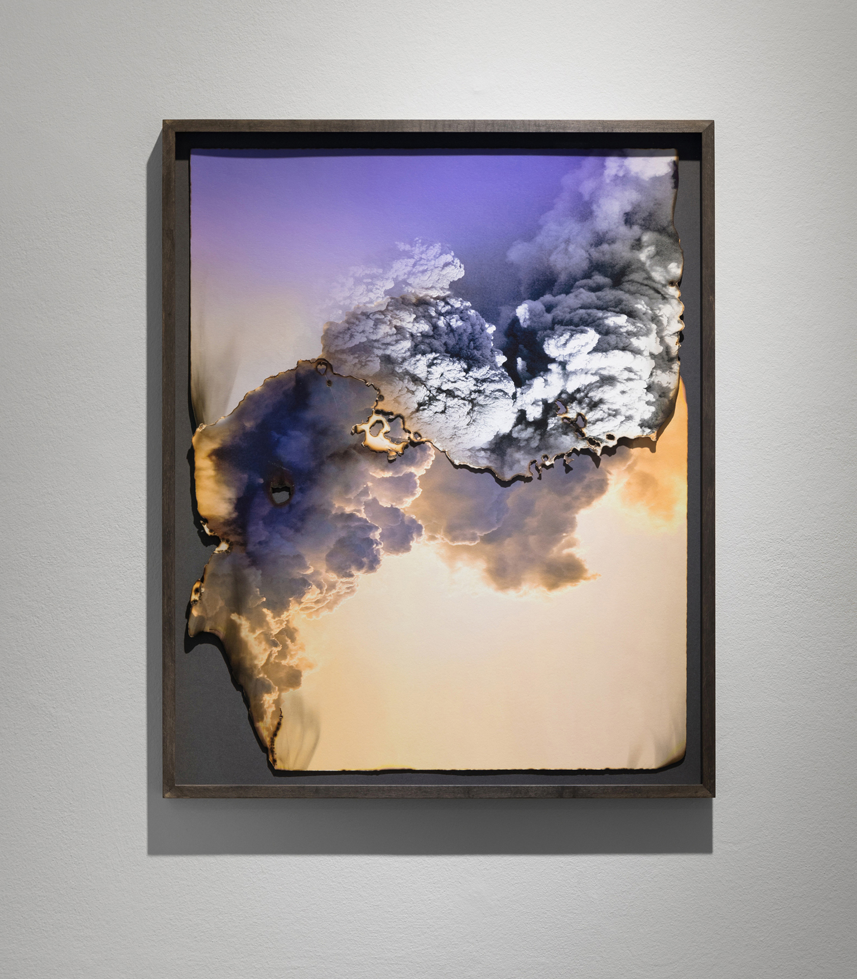 Angelika J. Trojnarski, Pyrocene VI, 2022, Papiercolage, Sprühfarbe, geschmirgelt, Feuer, Ruß 53x43cm