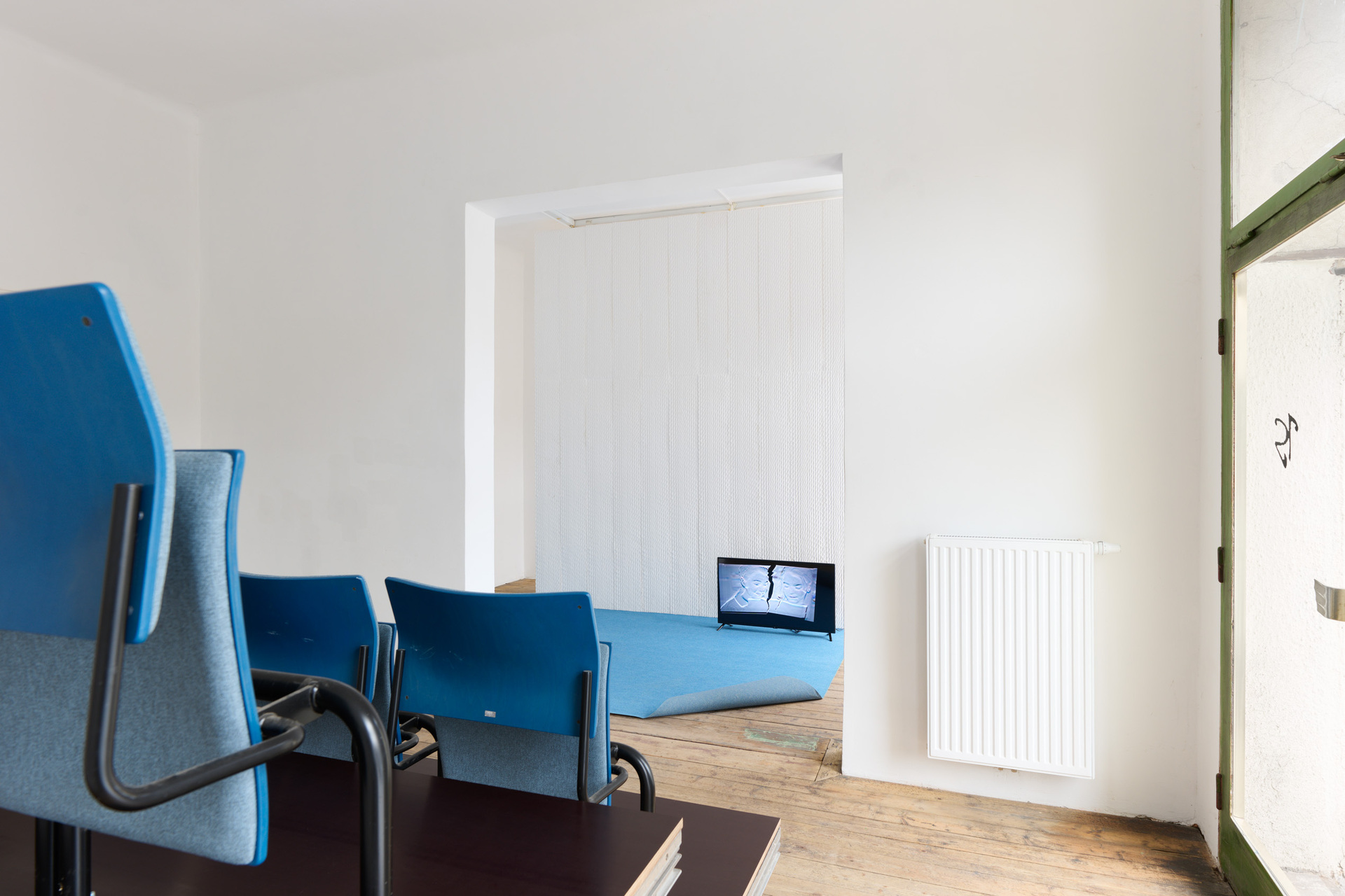 Becket MWN, Sitcom Architecture, installation view, Kevin Space 2022.  Photo: Maximilian Anelli-Monti