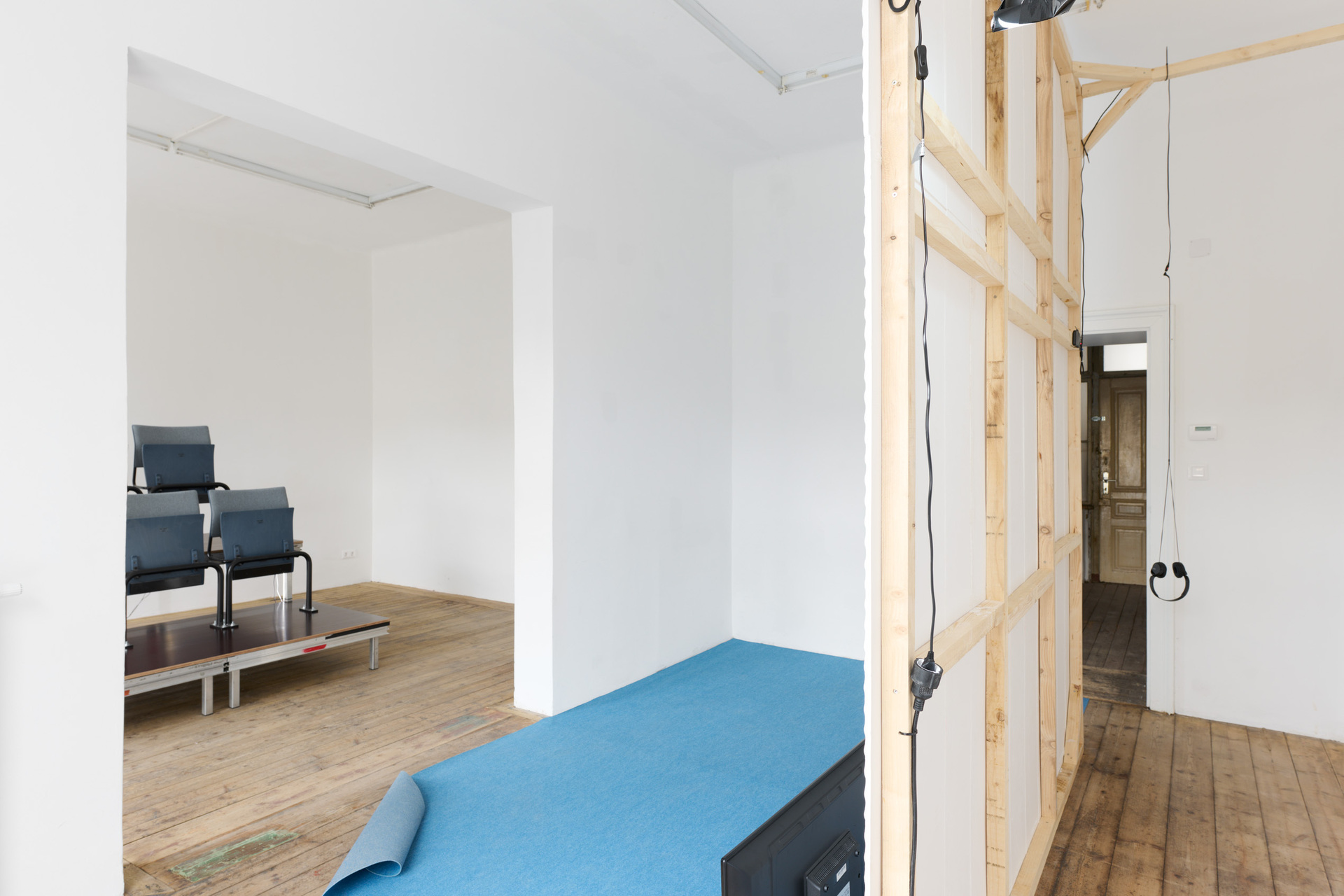 Becket MWN, Sitcom Architecture, installation view, Kevin Space 2022.  Photo: Maximilian Anelli-Monti