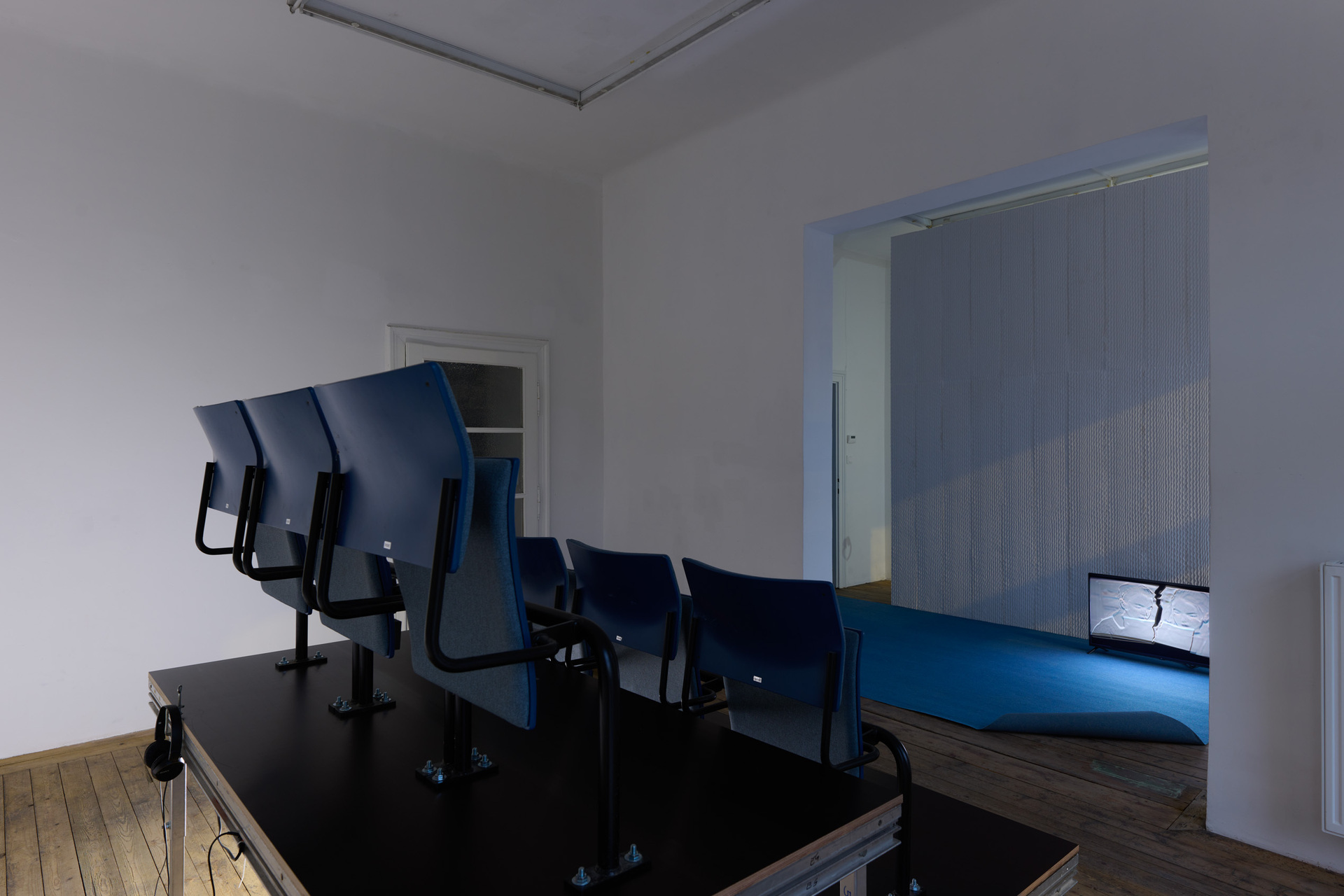 Becket MWN, Sitcom Architecture, installation view, Kevin Space 2022.  Photo: Maximilian Anelli-Monti