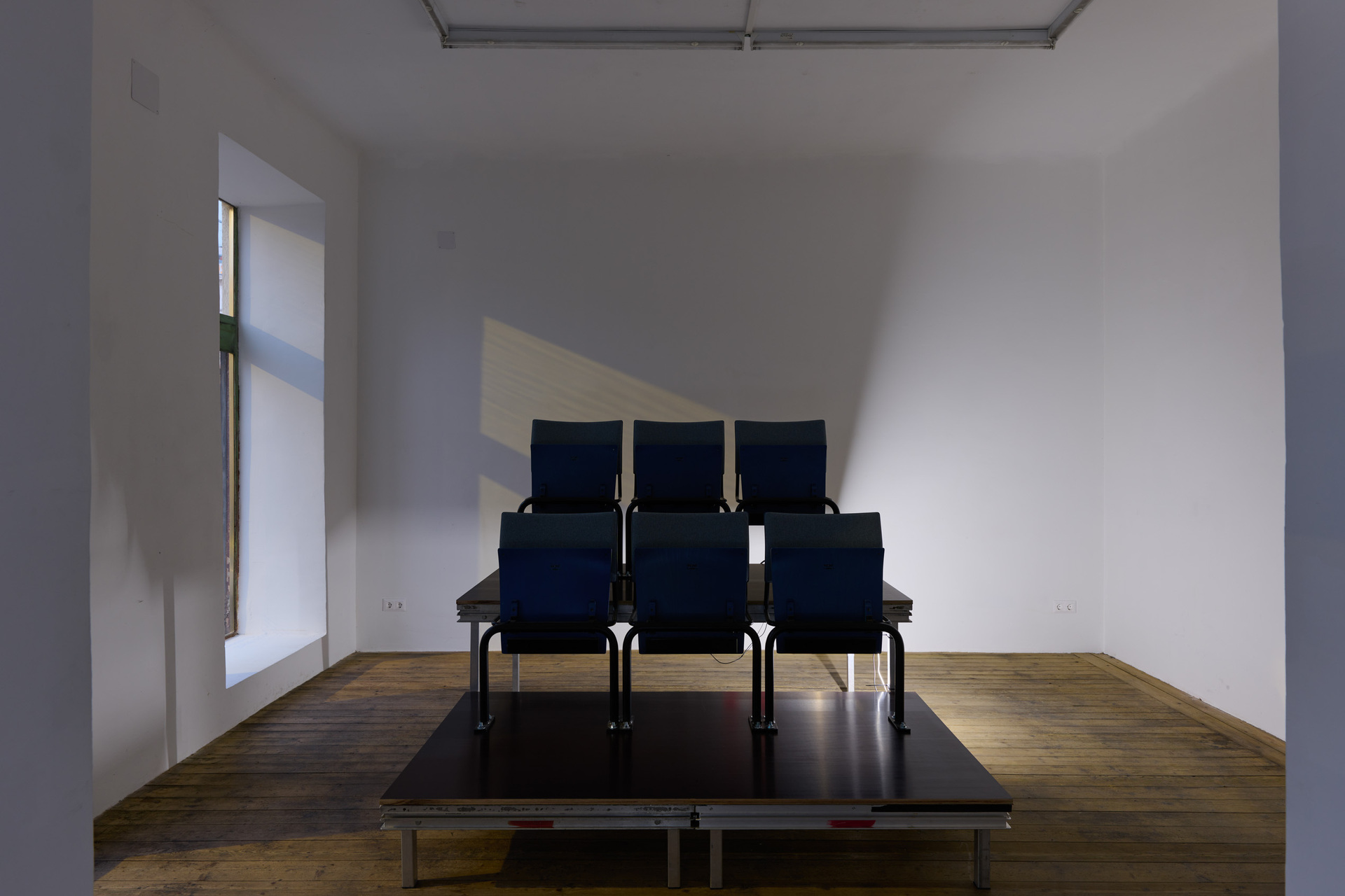 Becket MWN, Sitcom Architecture, installation view, Kevin Space 2022.  Photo: Maximilian Anelli-Monti