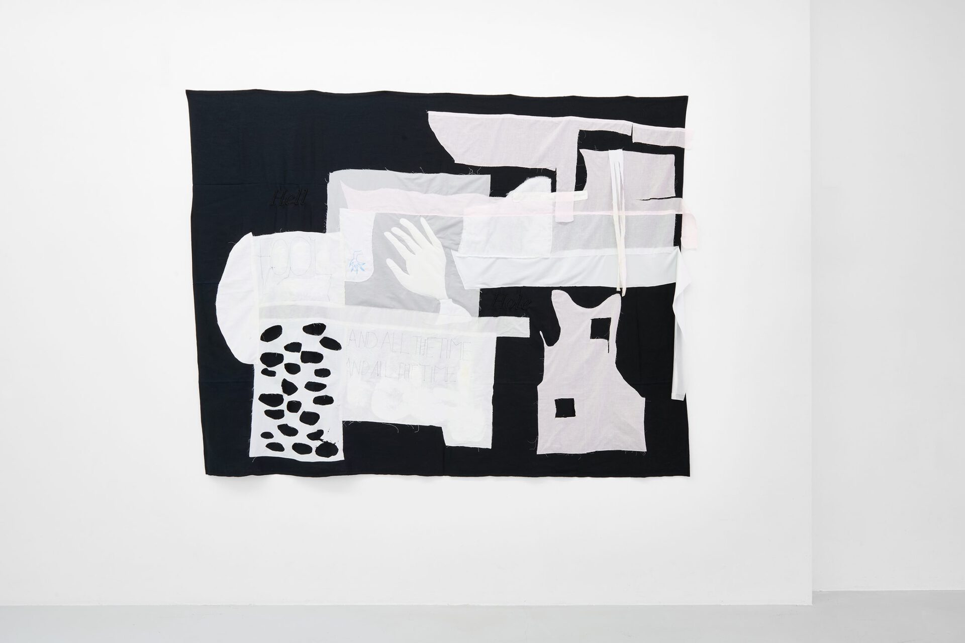 Franca Scholz, KISS ME AGAIN, 2021, tablecloth, cotton textile, lycra, acrylic paint, embroidery, 148 x 193 cm.