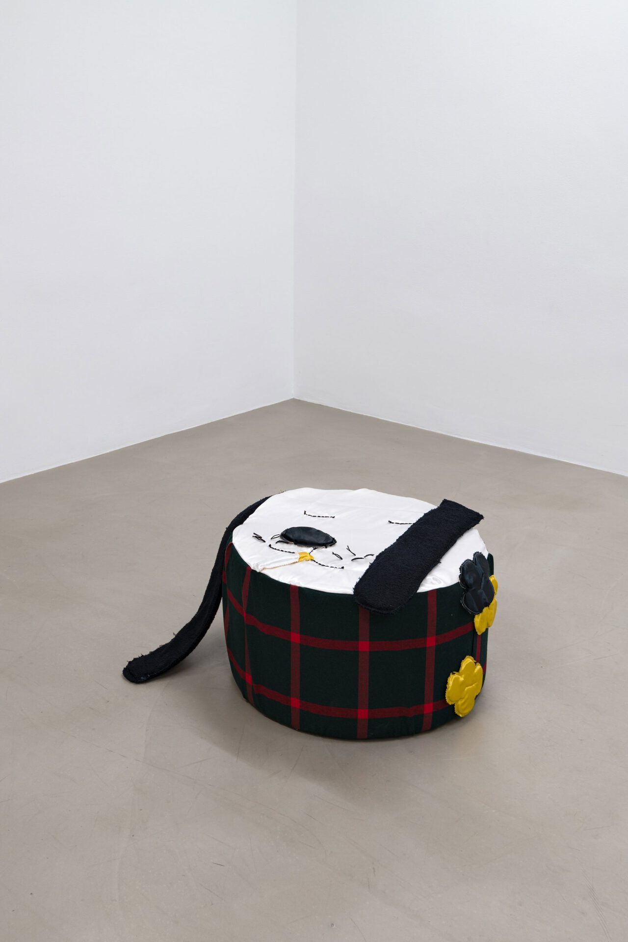 Daniel Ferstl, Nimm mich so wie du bist, 2022, PU-satin, plush, foam, wool, yarn, cotton, terry cloth, pouf, 35 x 46 x 70 cm. © Wonnerth Dejaco and the artist. Photo: Peter Mochi