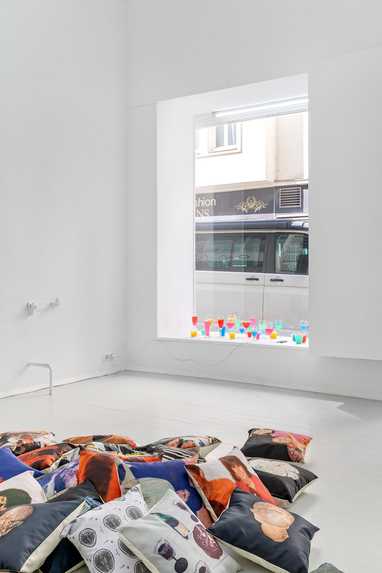 Exhibition view Each Poison, A Pillow | STEFANIE MOSHAMMER @ Foto Wien, KOENIG2 by_robbygreif, Vienna 2022